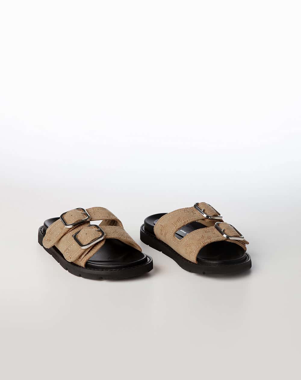 Sandalias beige tipo birkenstock niña