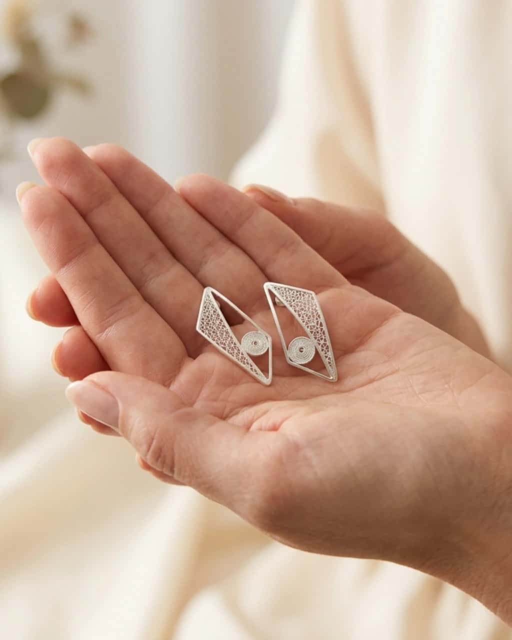Aretes Alma Geometrica Filigrana en Plata