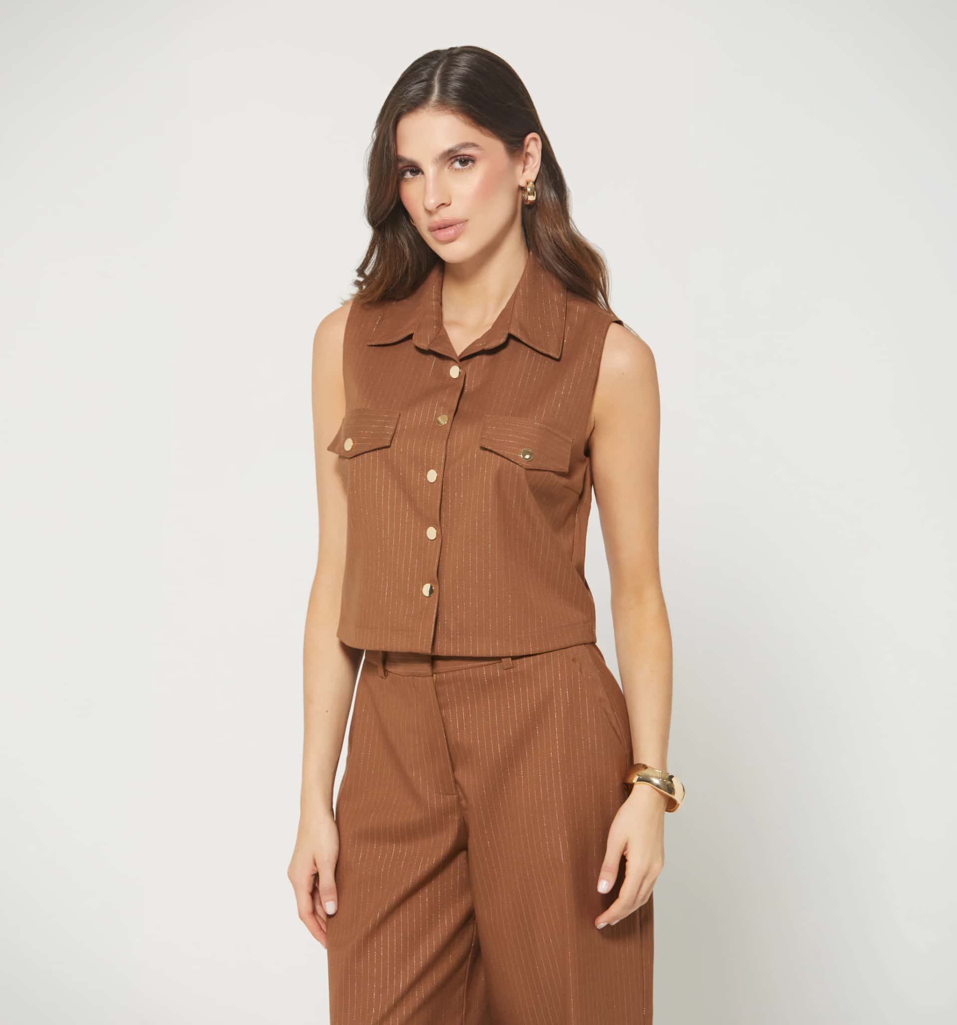Blusa sisa con broches