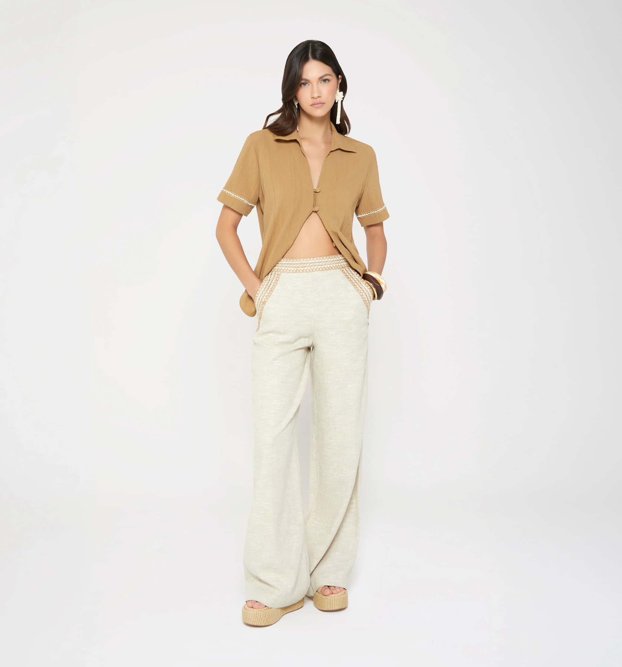 Pantalon tiro alto con pasamaneria