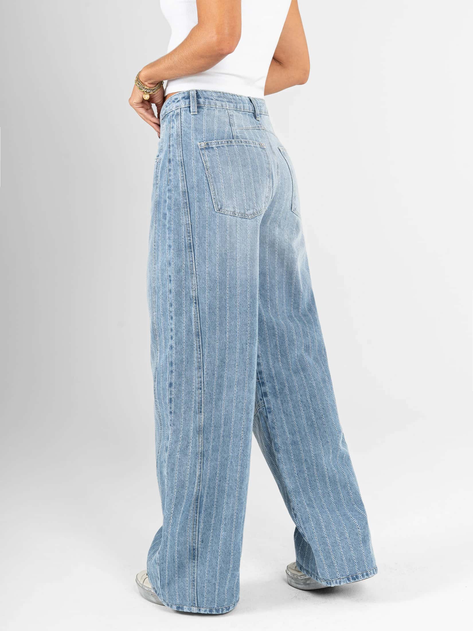 Ref: 066568 Jean wide leg, rígido, tiro alto, rayas, tono azul medio - miniatura 2