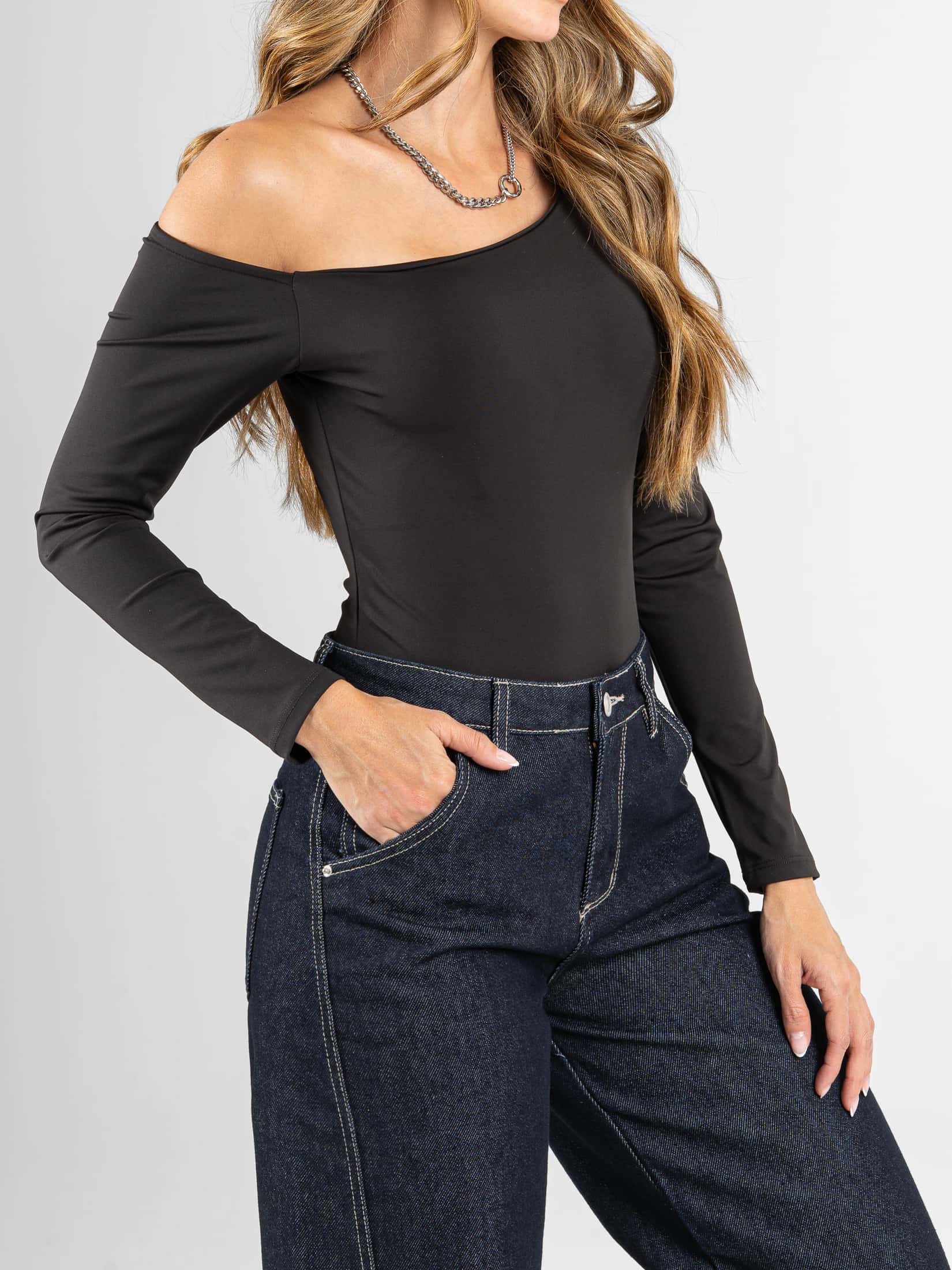 Ref: 0610696 Body manga larga, stretch, escote en hombro, tono negro