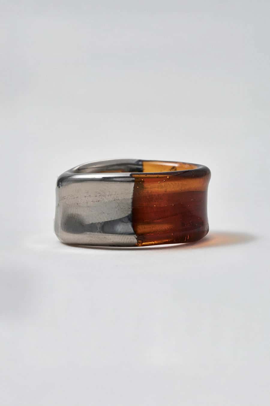 Anillo ámbar en vidrio y oro blanco