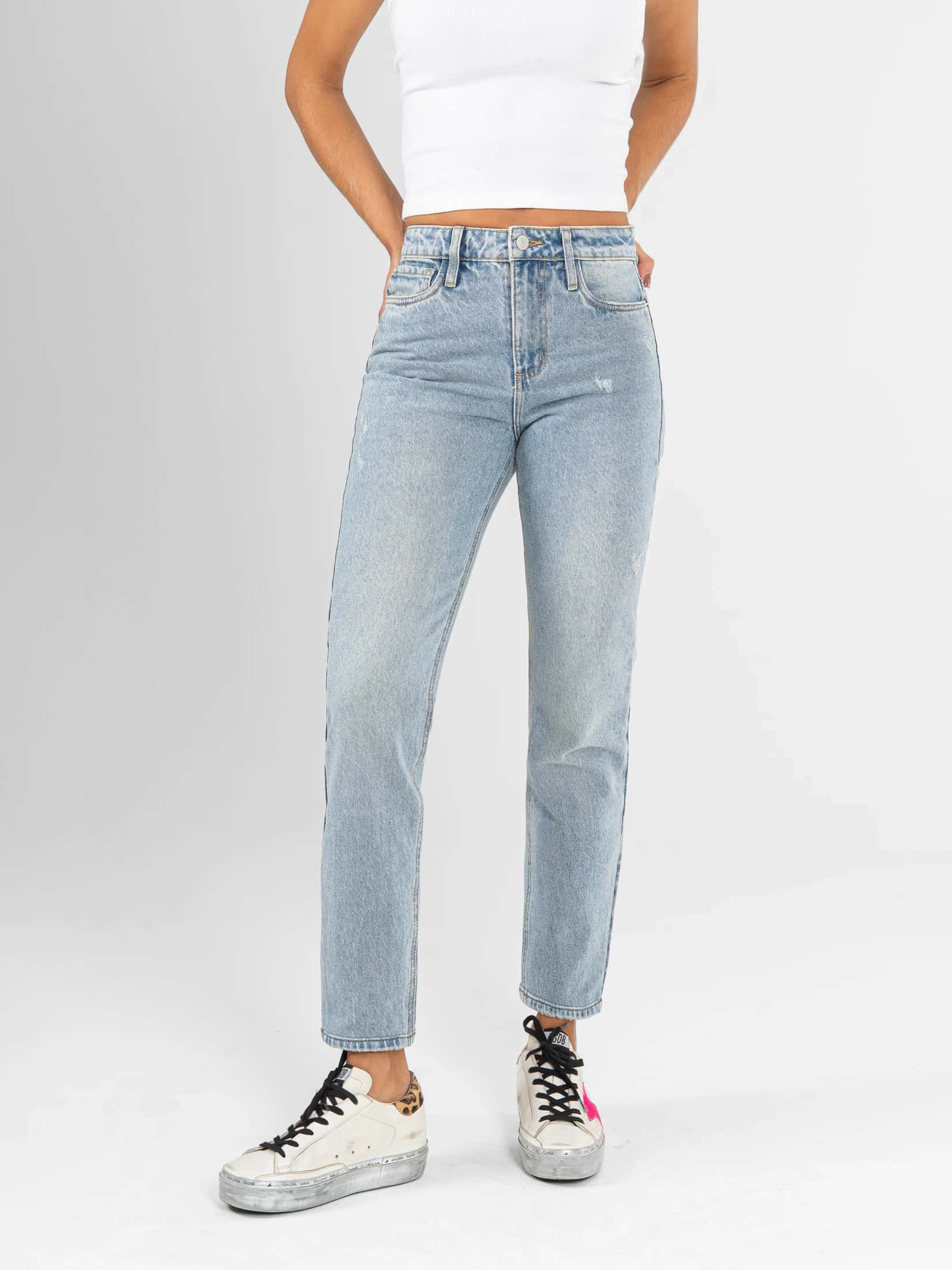 Ref: 066491 Jean Mom fit, rígido, tiro alto, tono azul medio claro.