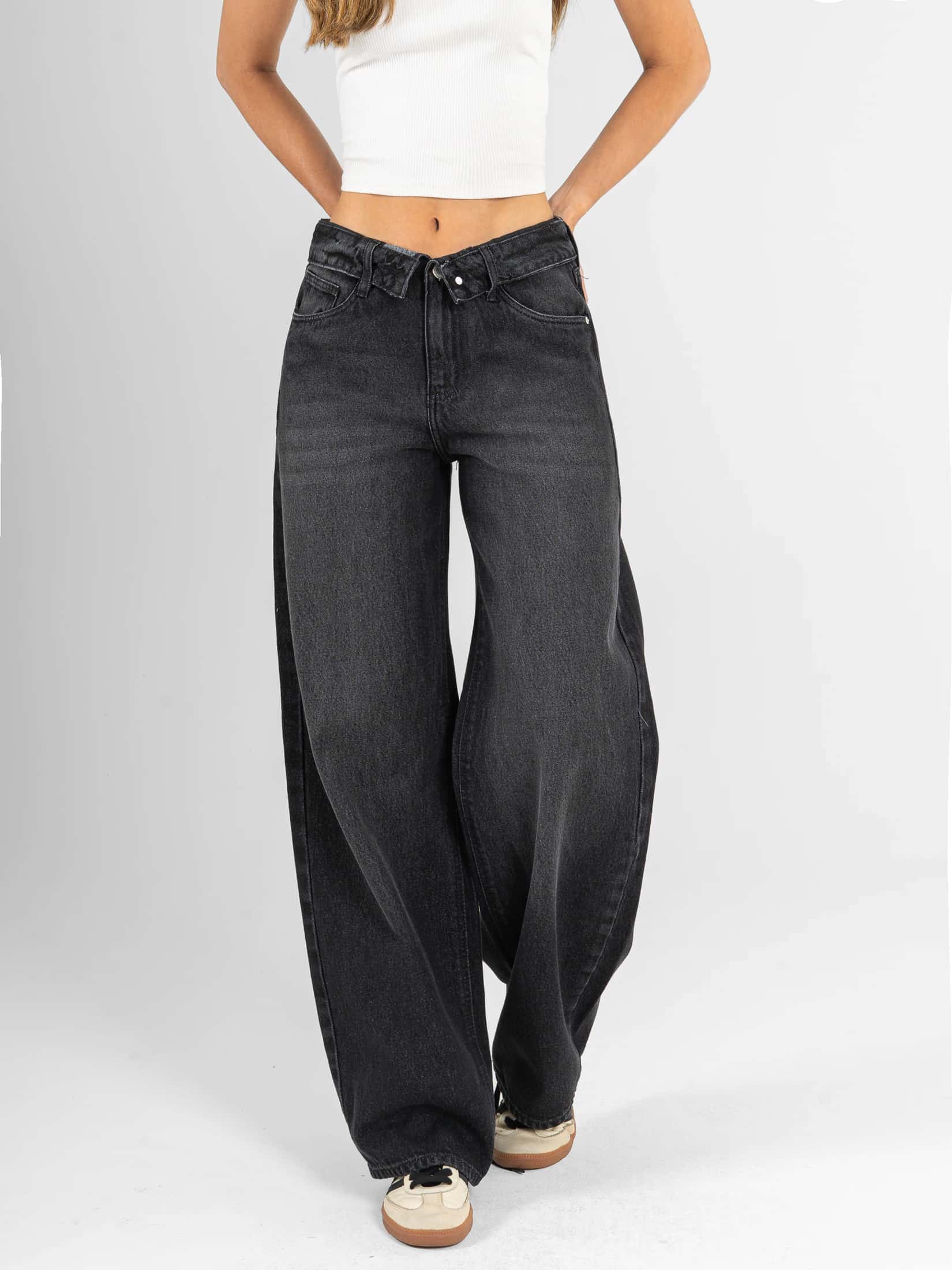 Ref: 066530 Jean wide leg, rígido, tiro medio, detalle en pretina, tono gris oscuro