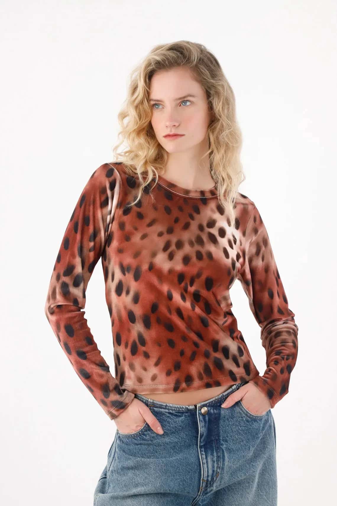 Camiseta cuello redondo café para mujer