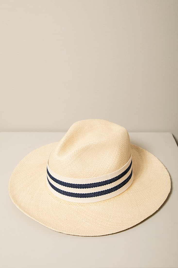 Sombrero de ala larga