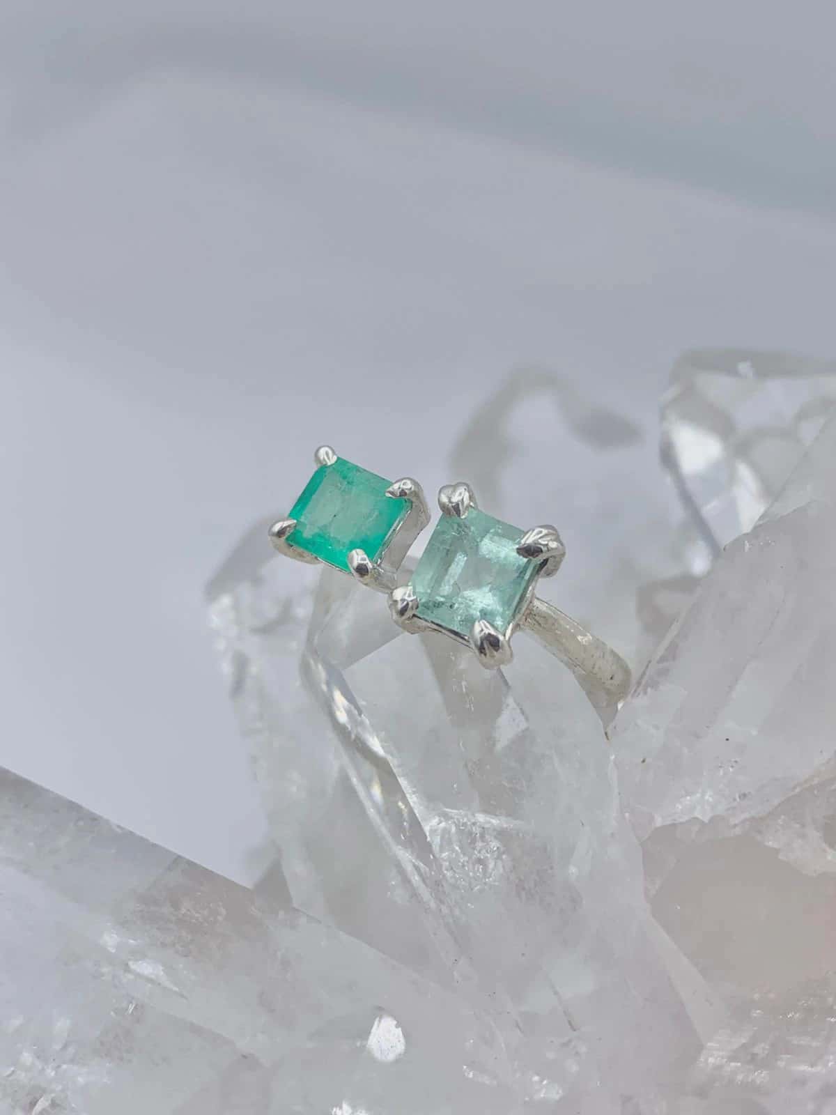 Anillo doble Esmeralda Colección Armonía Dual