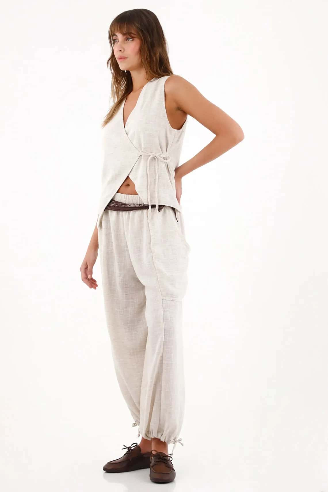 Chaleco de diseño cruzado gris para mujer