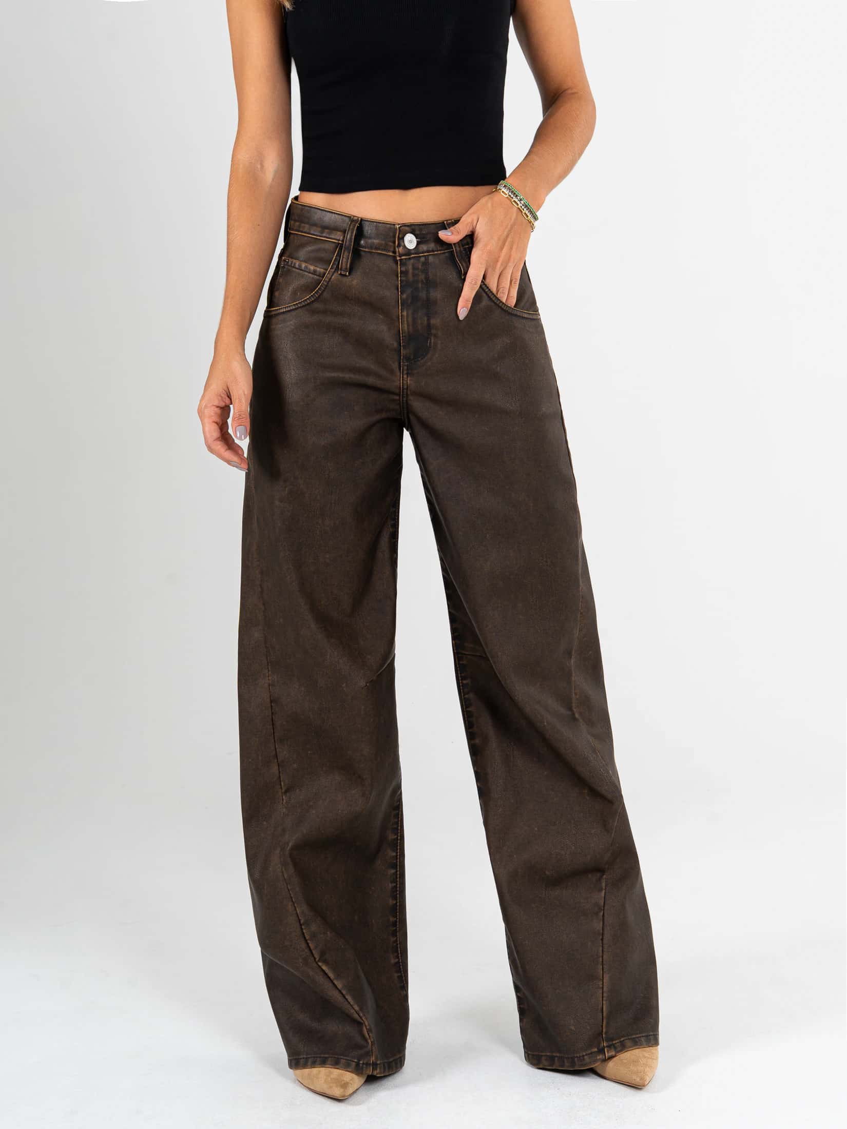Ref: 0620052 Pantalón wide leg, rígido, tiro alto, diseño cinco bolsillos, con cortes, tipo cuero, tono cafe