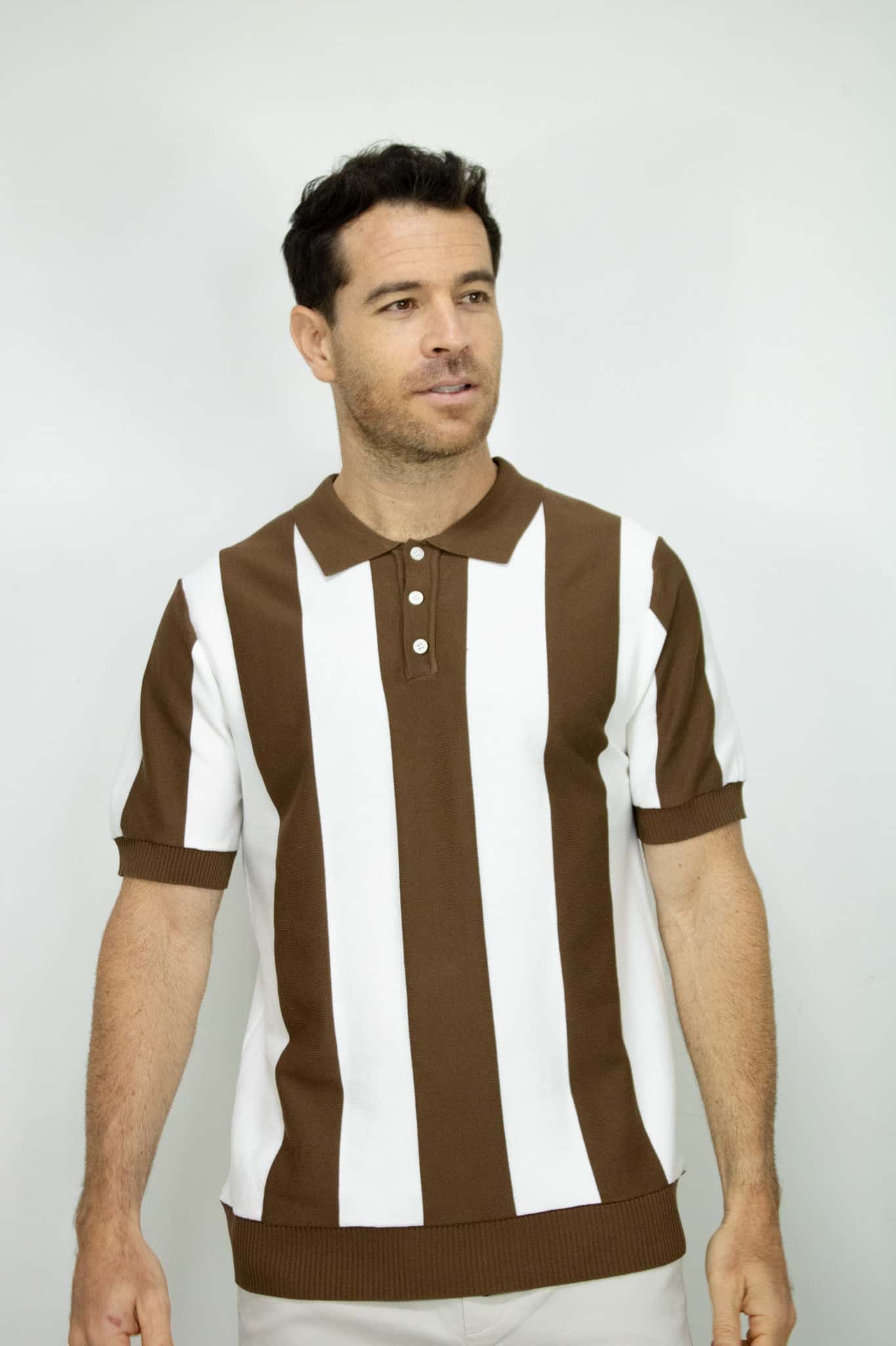 POLO TEJIDA RAYAS CAFE PARA HOMBRE