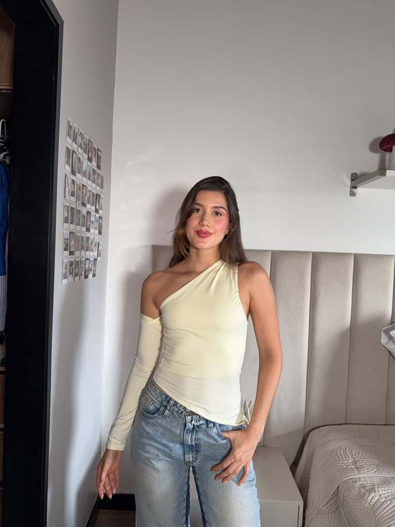 Croptop asimétrico lycra Irina - Butter Yellow