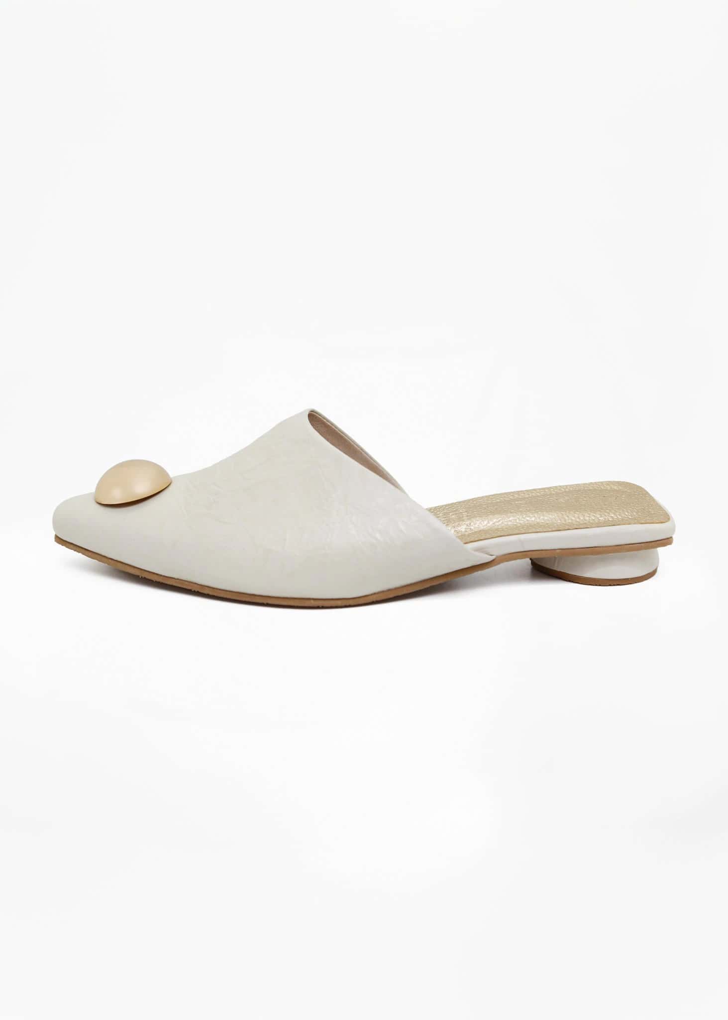 Mules con detalles metalicos