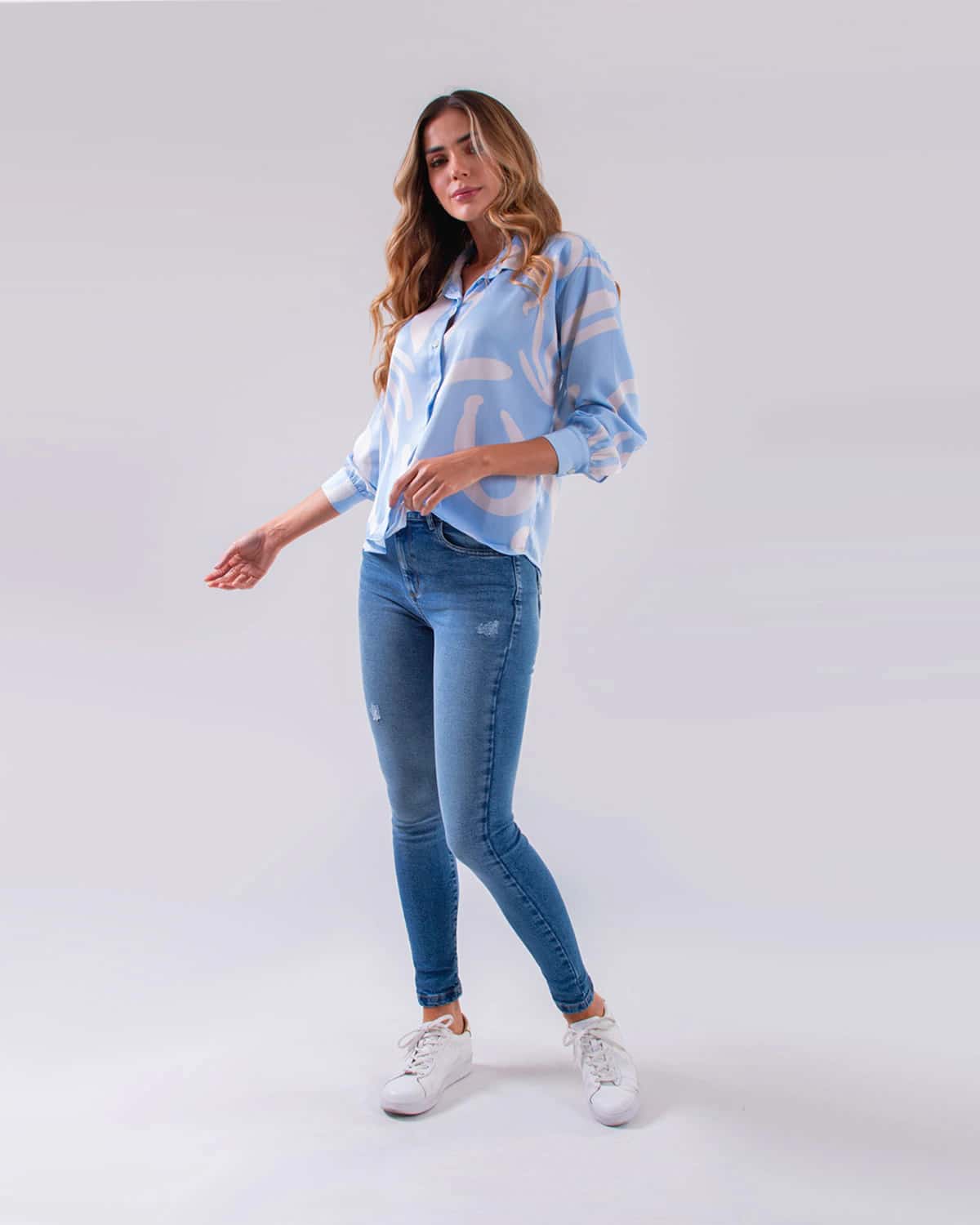 Camisa azul manga larga para mujer