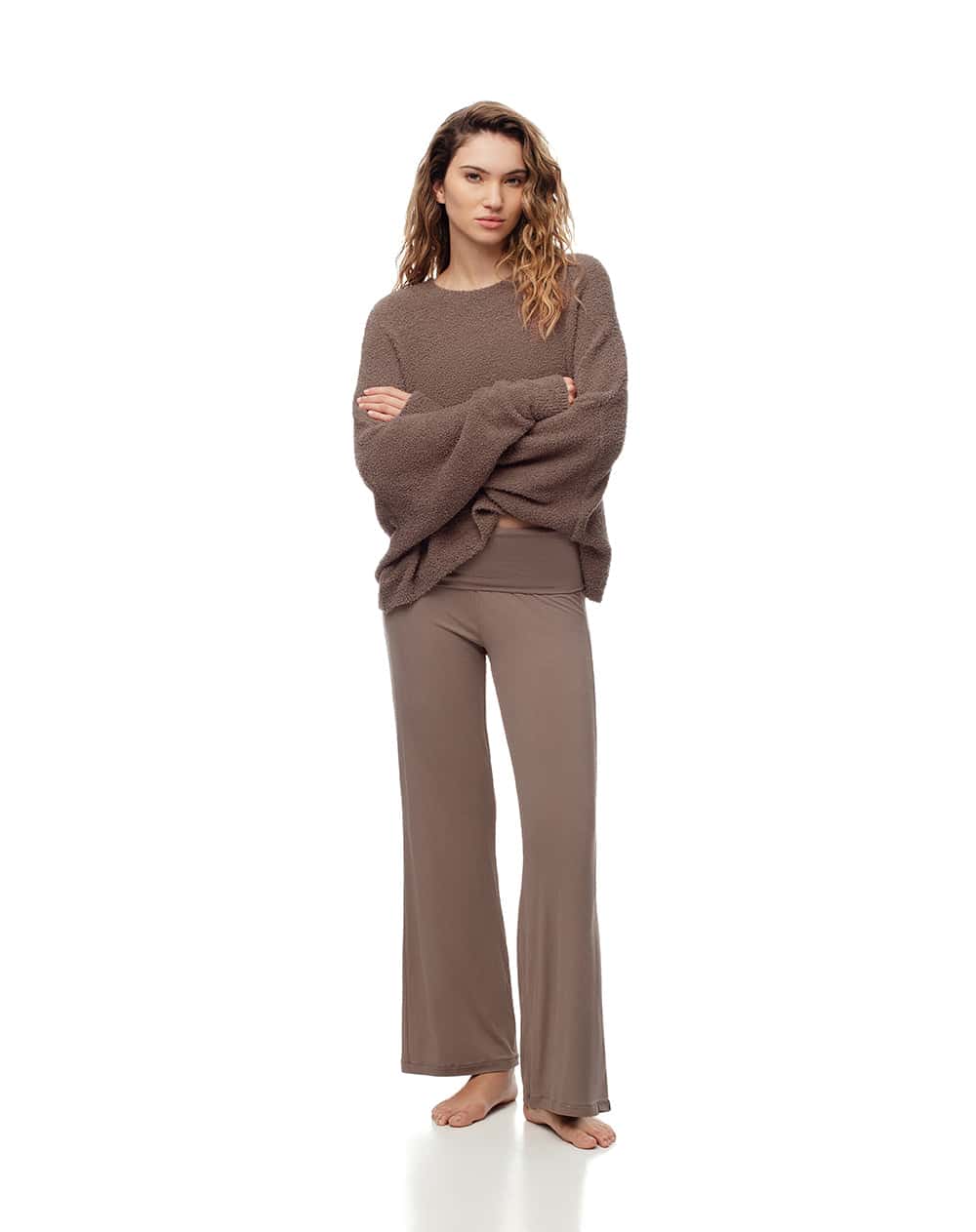 Pantalón relax tiro medio café mujer