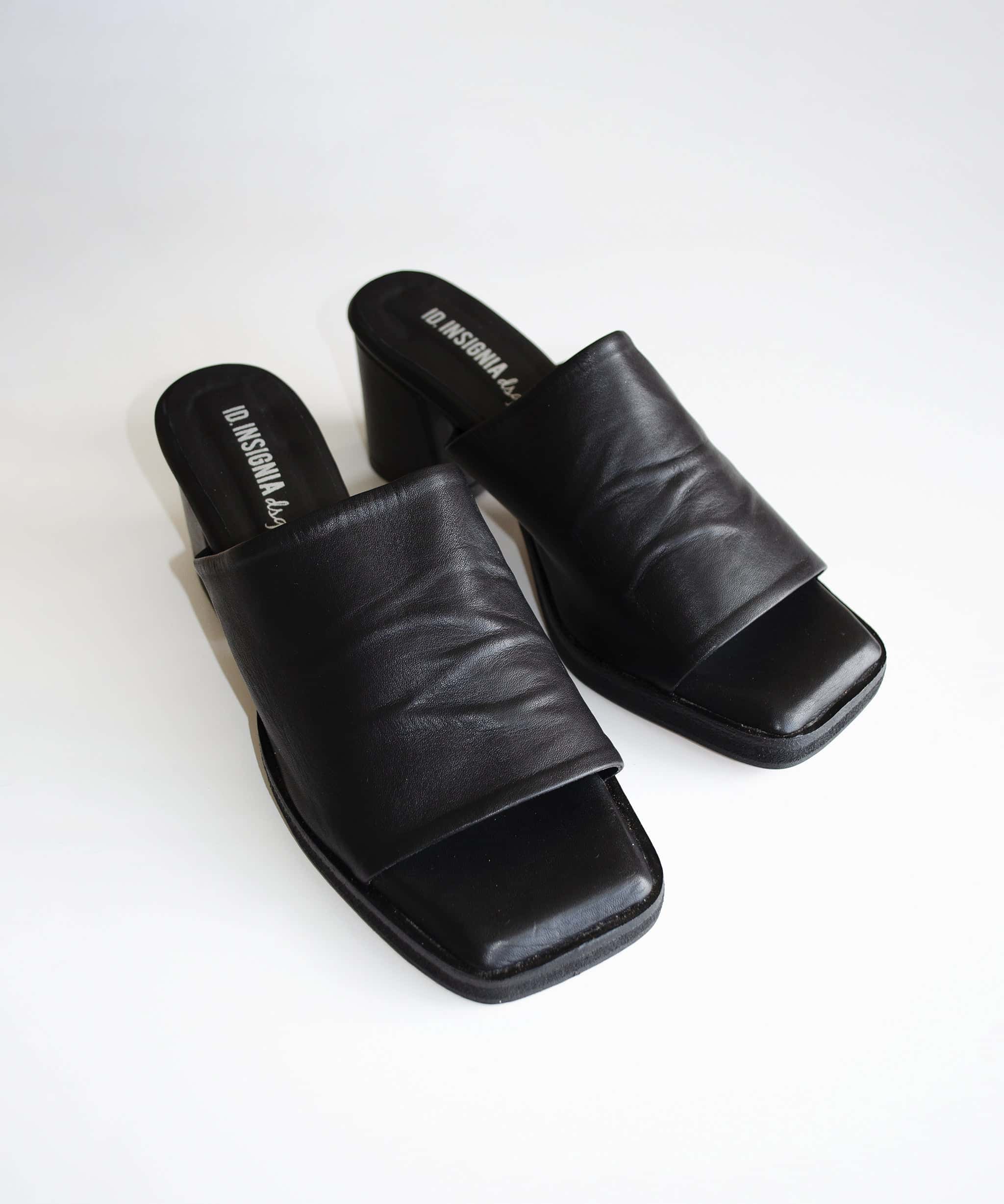 Libra Mule Sandals | Negro