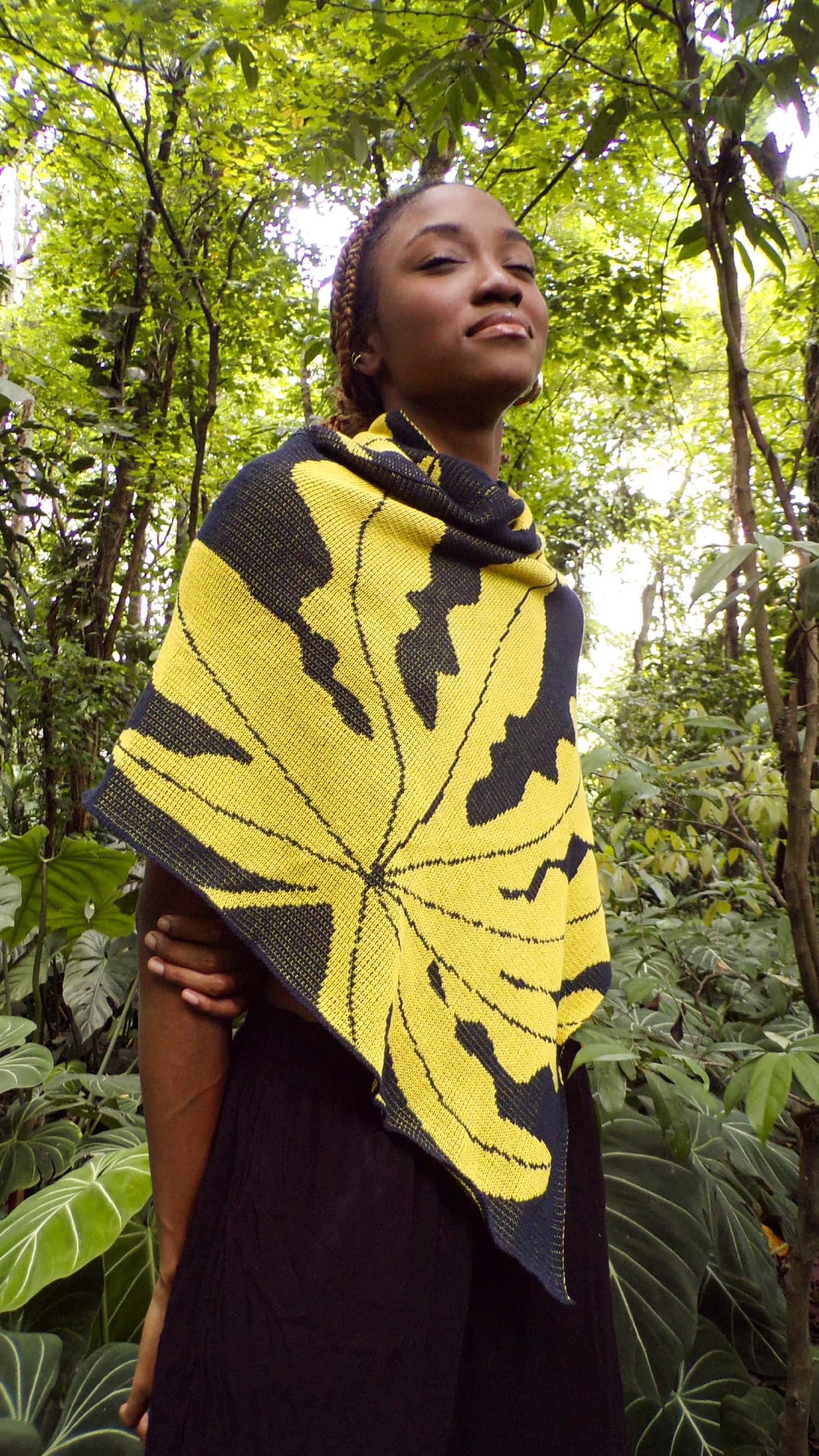 Poncho Yarumo - azul oscuro y amarillo