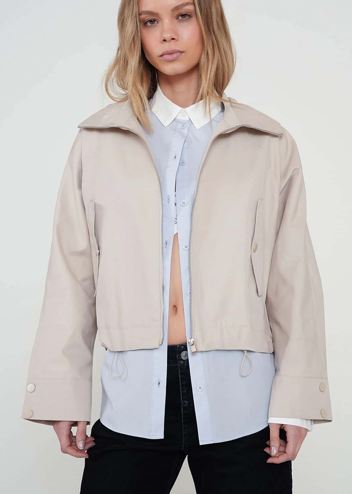 Chaqueta con capucha
