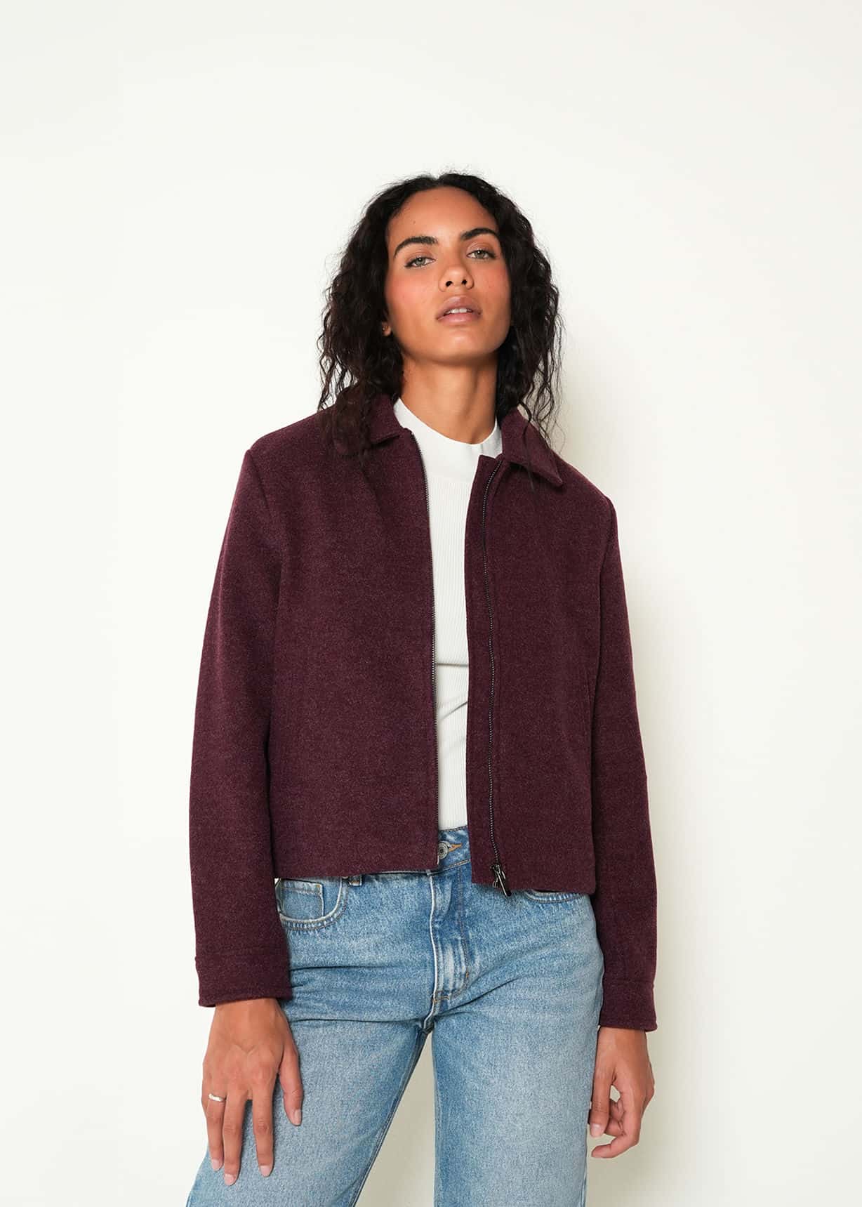 Chaqueta manga larga cuello clásico