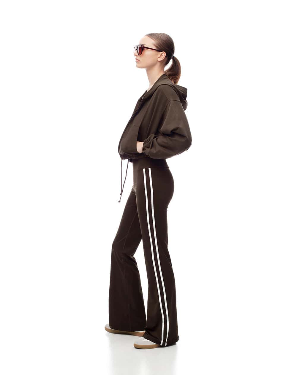 Pantalón deportivo flare tiro alto café mujer
