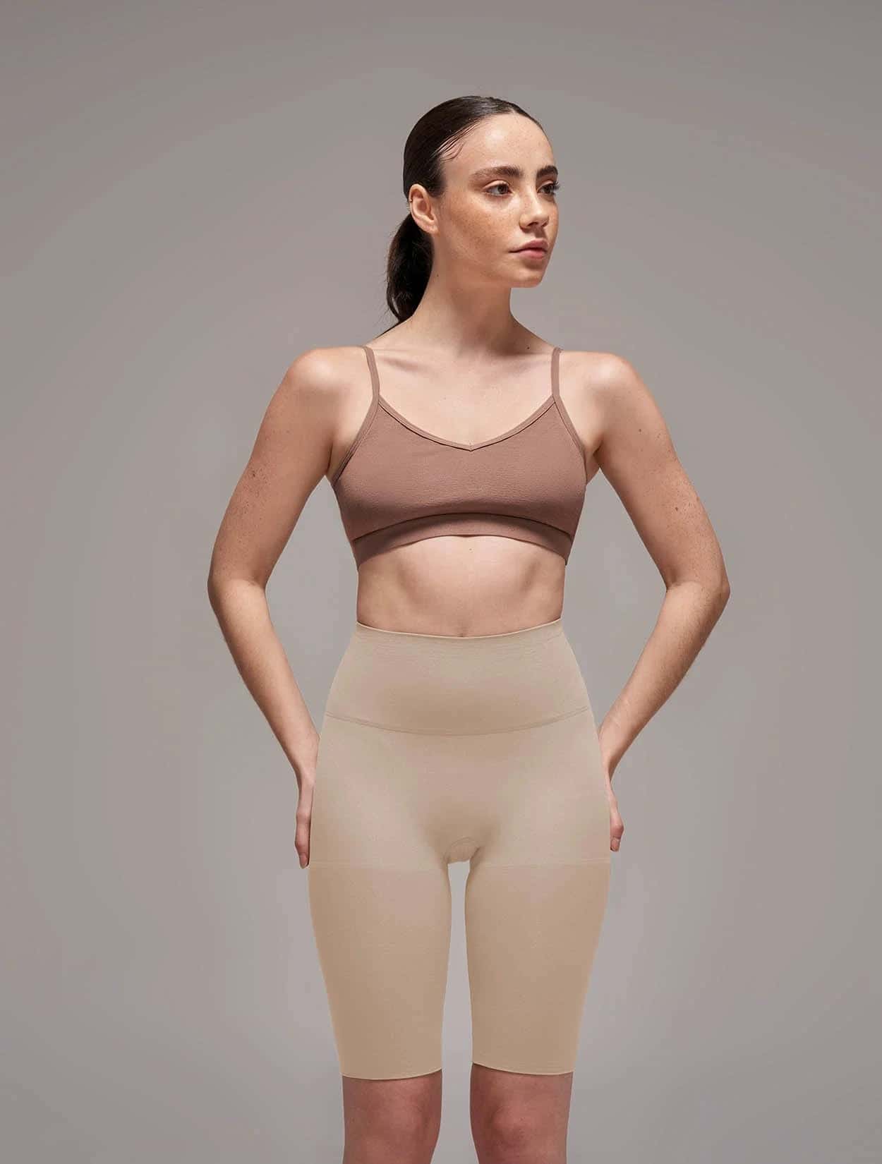SHORT MOLDEADOR INVISIBLE CON CONTROL ABDOMEN Y PIERNAS - miniatura 7