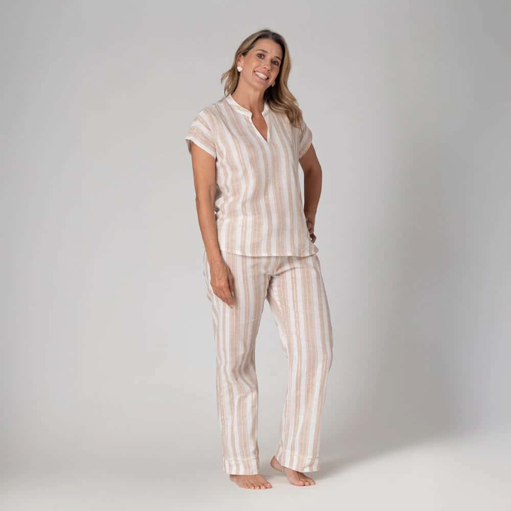 Conjunto de Pijama Pantalón Largo Rayas Caramelo Dorado.