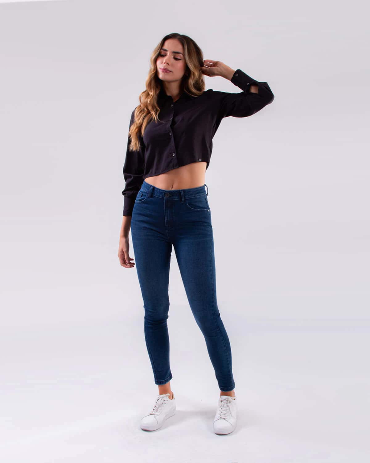 Camisa negra manga larga para mujer