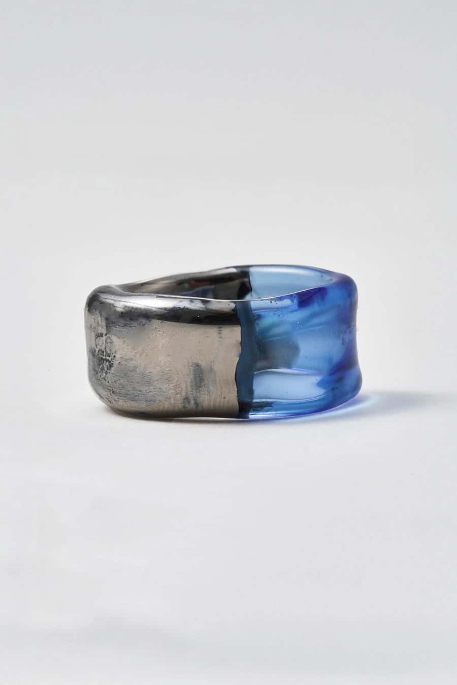 Anillo marino en vidrio y oro blanco