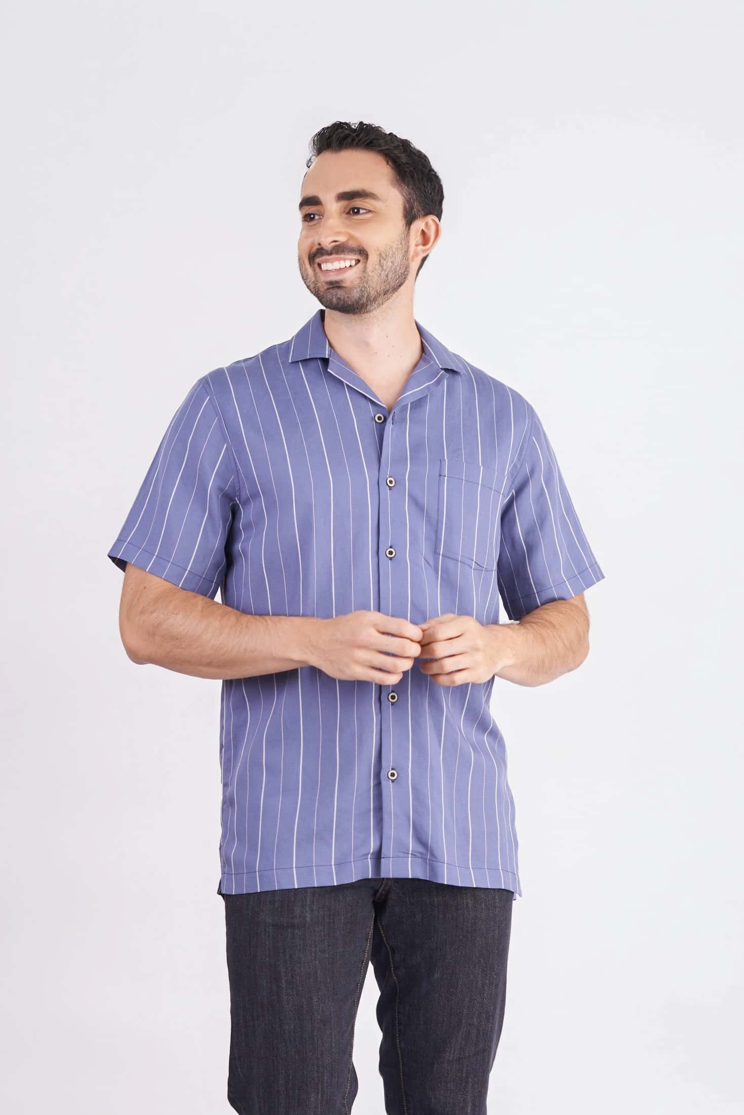 Camisa manga corta regular fit color azul oscuro