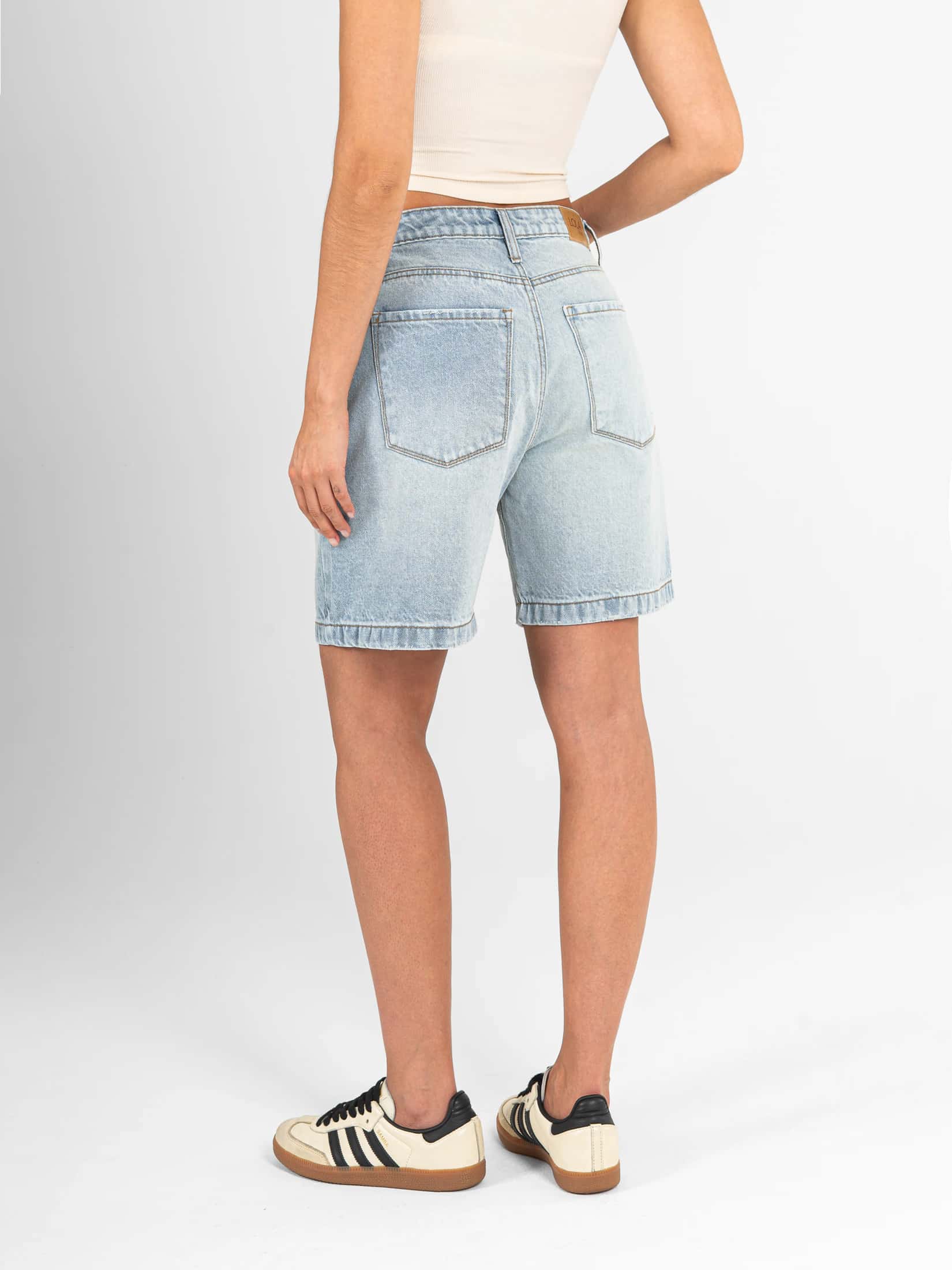 Ref: 066648 Short en denim rígido, tiro medio, tono azul medio - miniatura 2