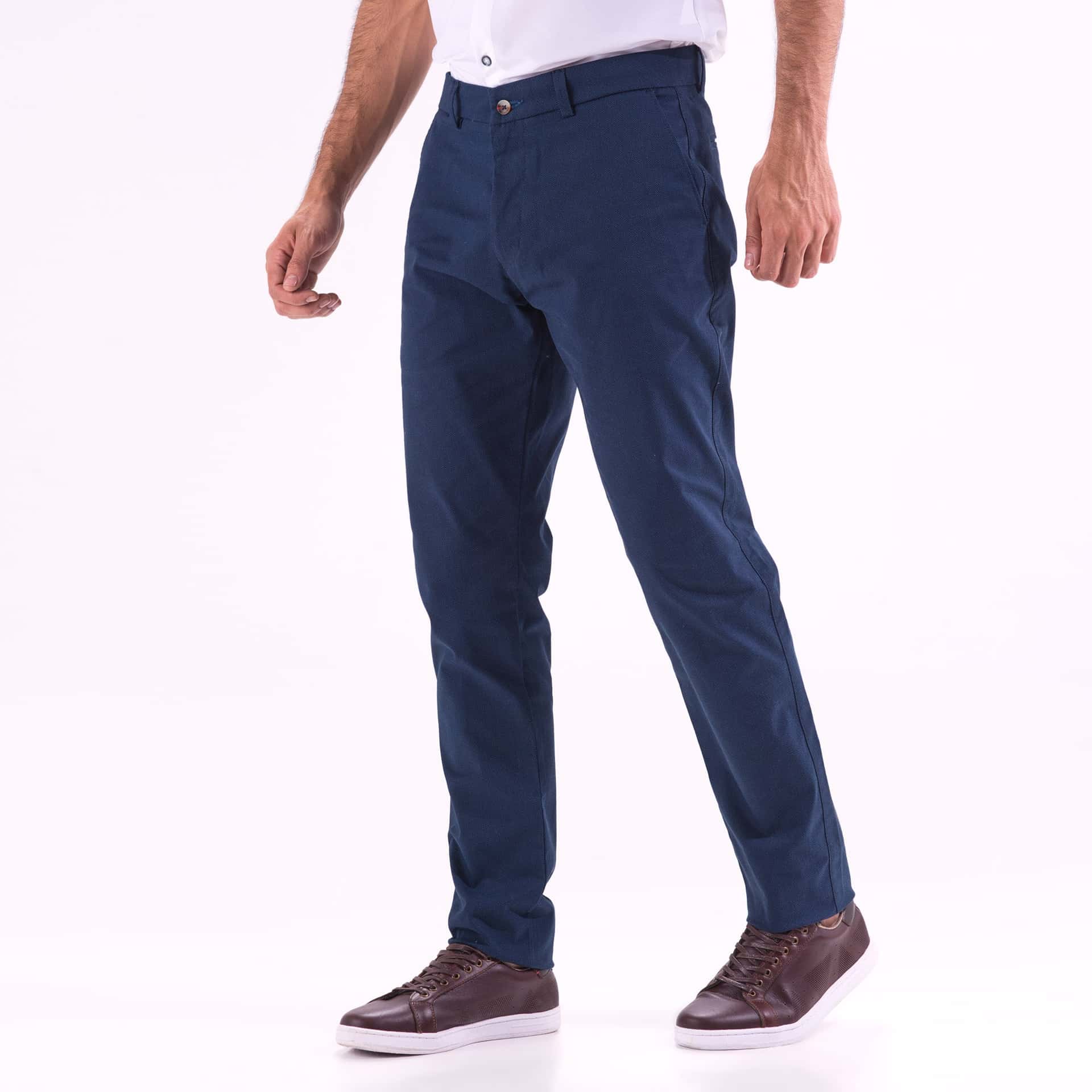 Pantalón chino color azul oscuro