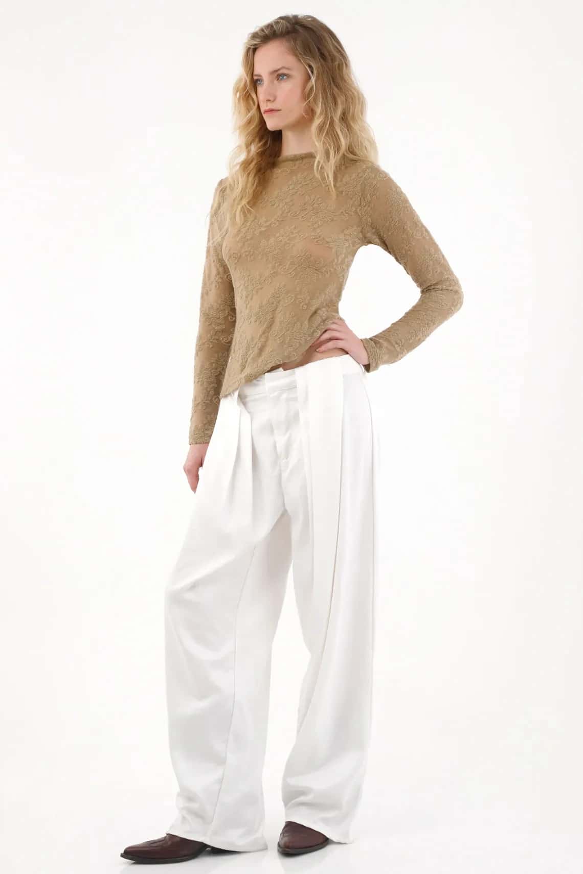 Pantalón recto con prenses para mujer
