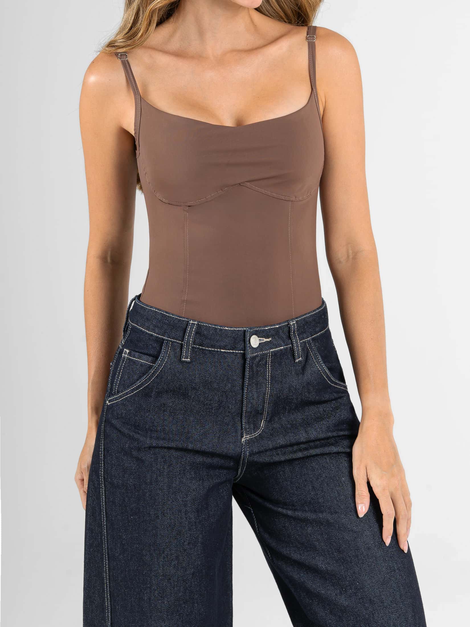 Ref: 0610713 Body stretch, doble tela, escote y cortes delanteros, tono cafe - miniatura 1