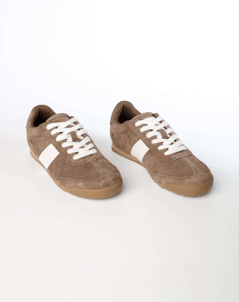 Tenis casuales cuero gamuza taupe mujer