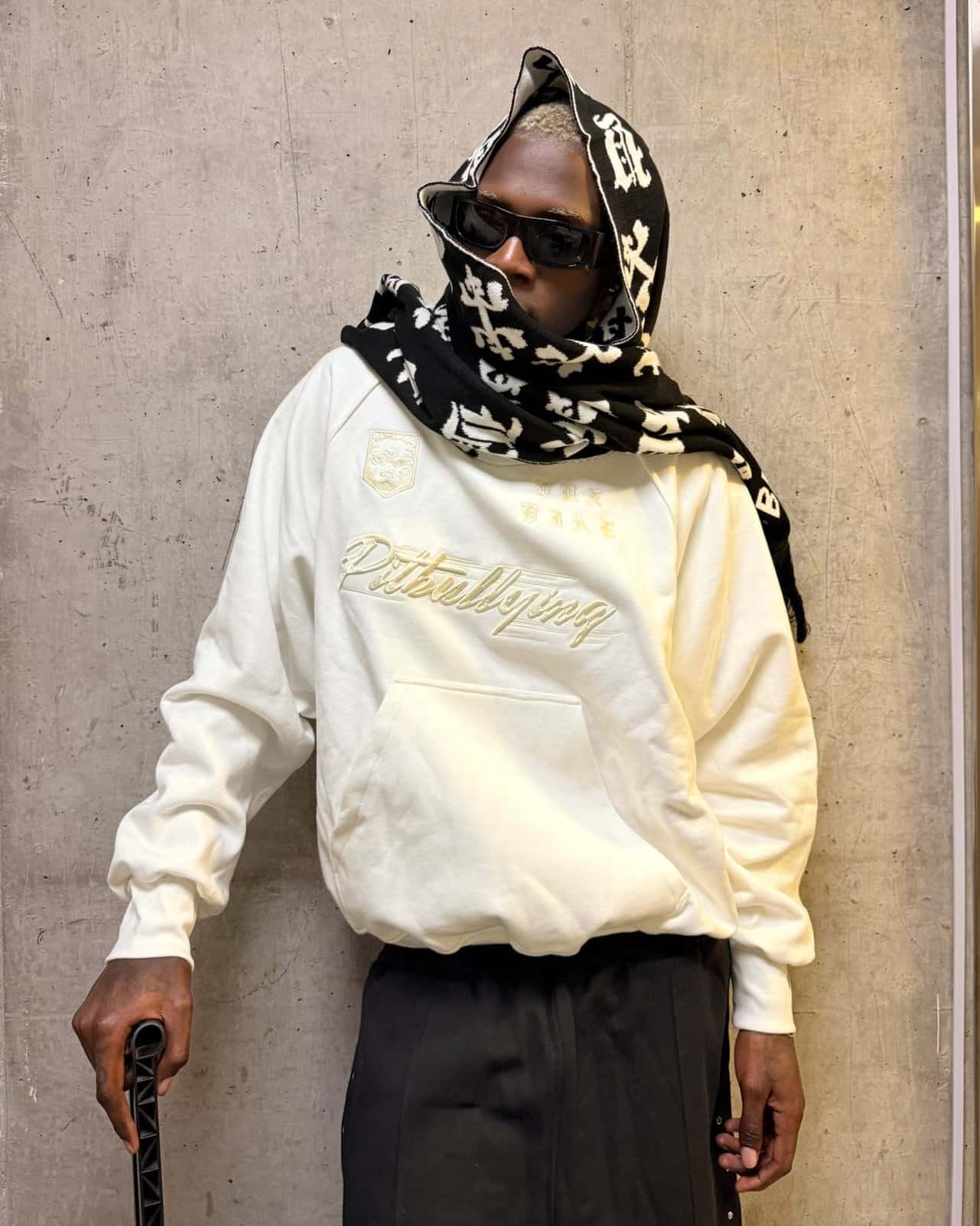 HOODIE OVERSIZE BORDADO CRUDO