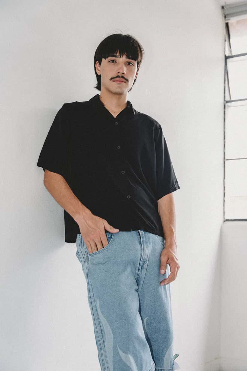 CAMISA TODA NEGRA- UNISEX - miniatura 3