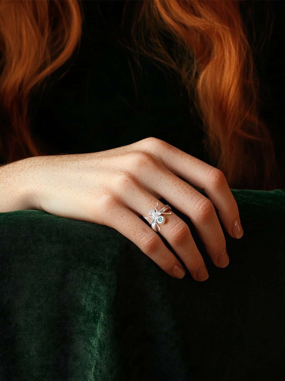 Anillo Las Obreras con esmeralda - miniatura 2