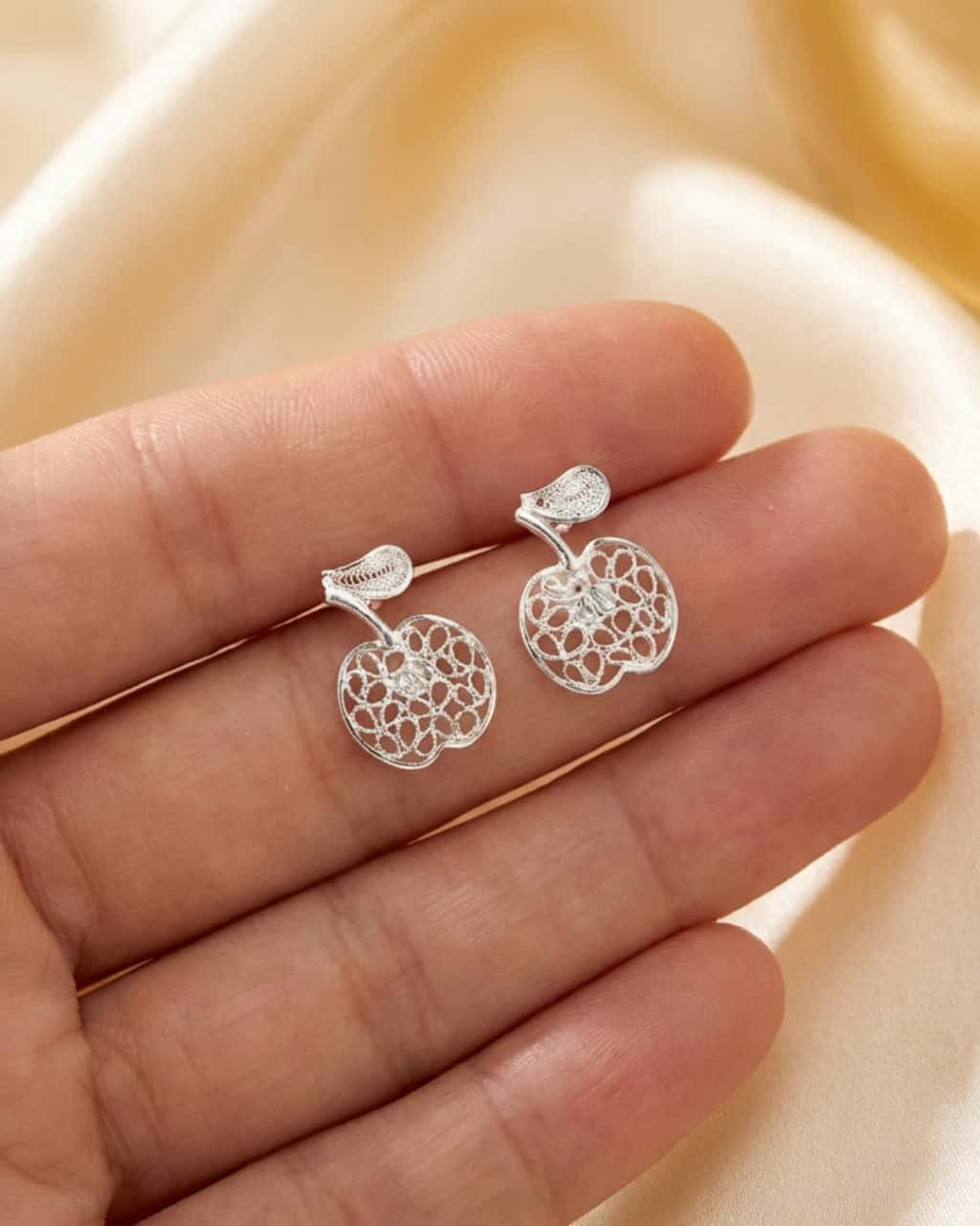 Arete Topo Manzanas en plata filigrana