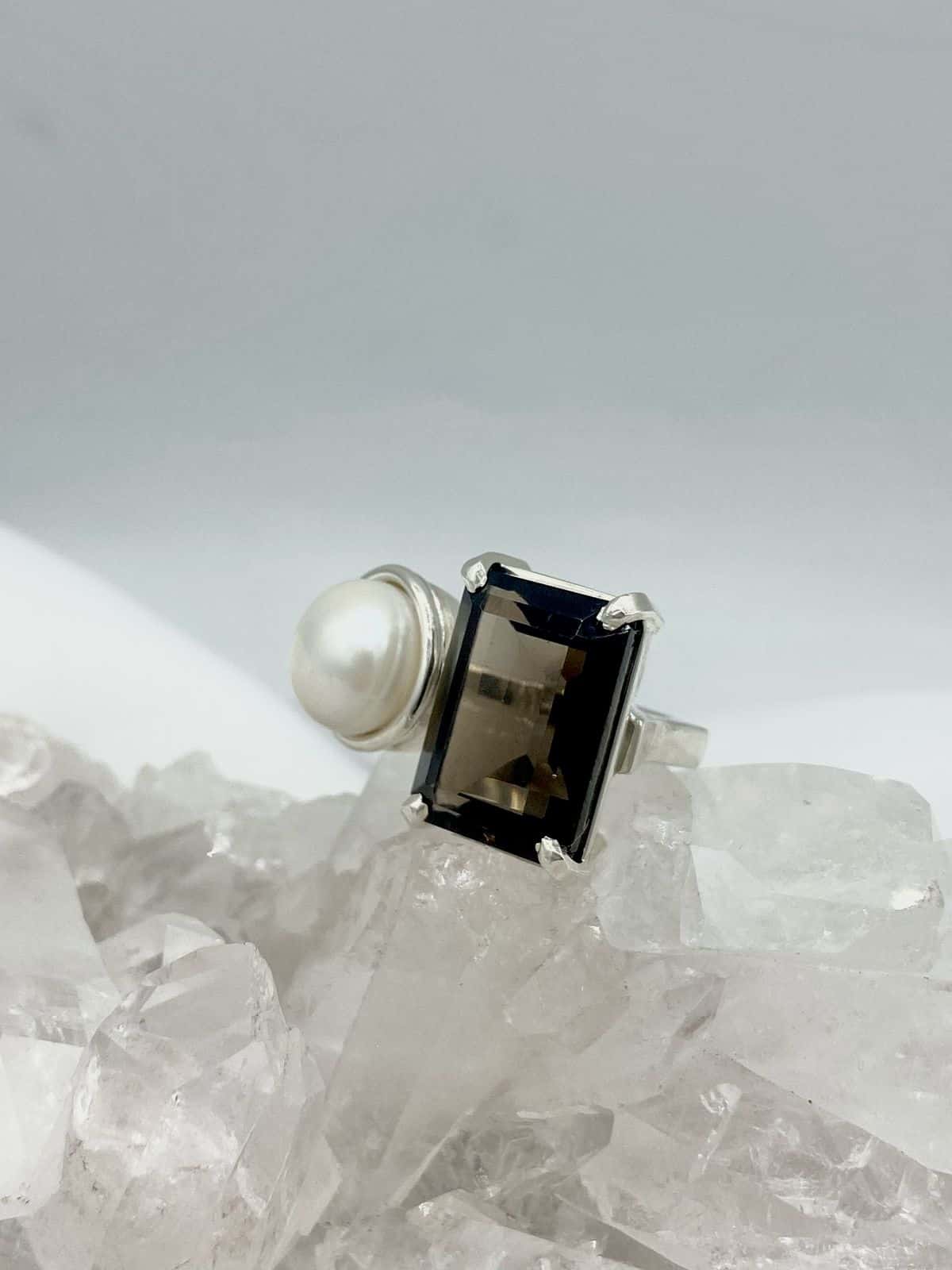 Anillo doble Cuarzo Humo rectangular y Perla Colección Armonía Dual grande