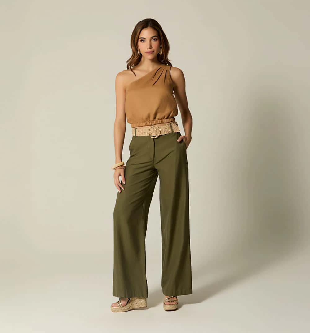 Pantalon palazo tiro alto con correa