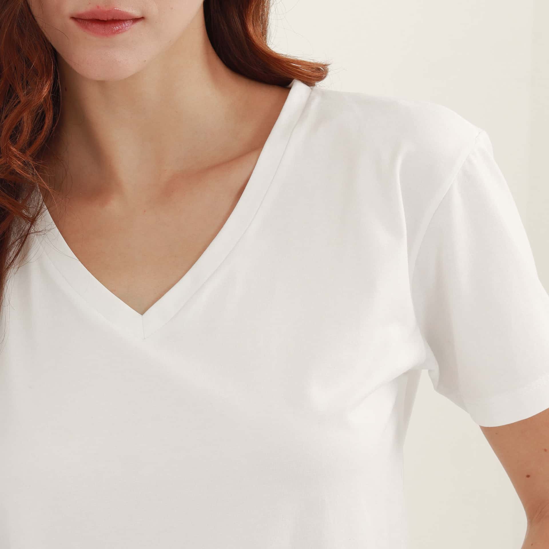 Camiseta básica cuello en V manga corta - miniatura 8