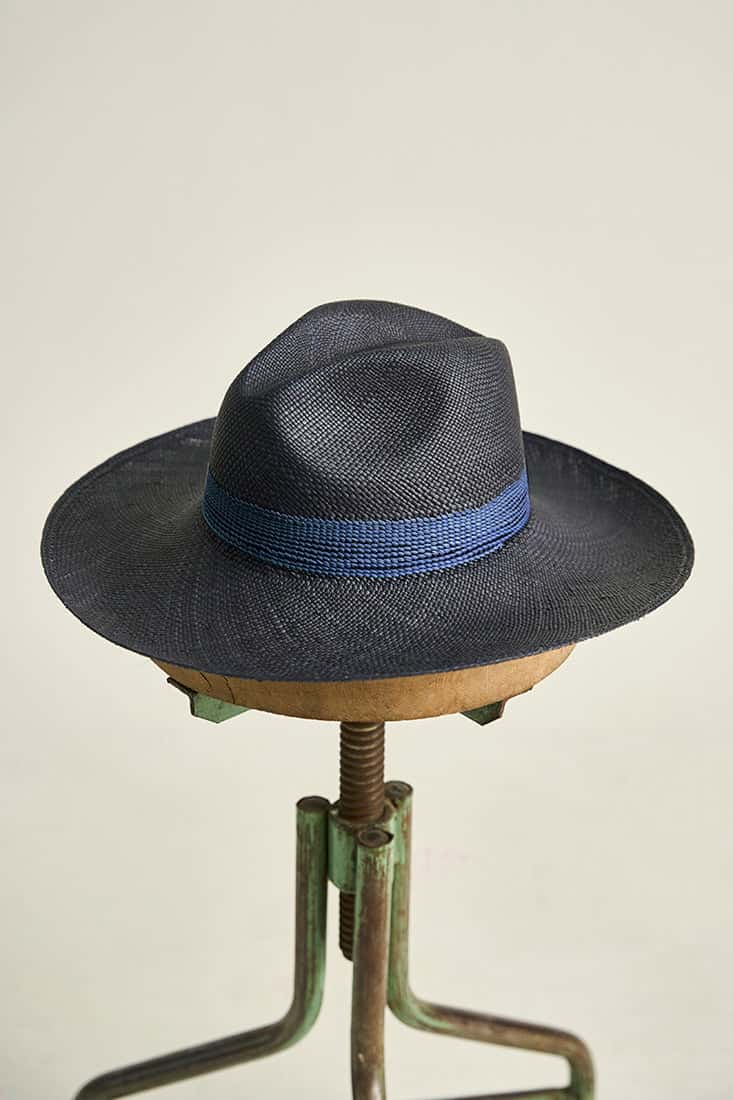 Sombrero de ala corta