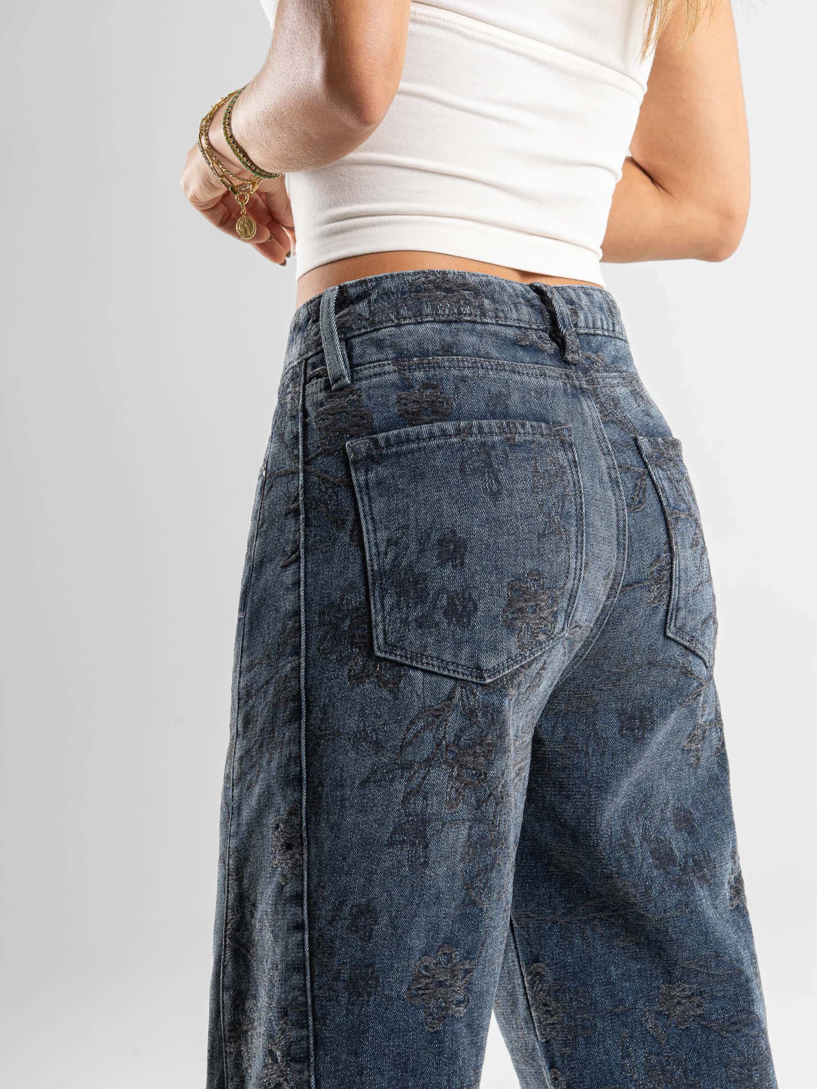 Ref: 066579 Jean mom flare, rígido, detalle de tela bordada, con cortes, tiro alto, tono gris - miniatura 3