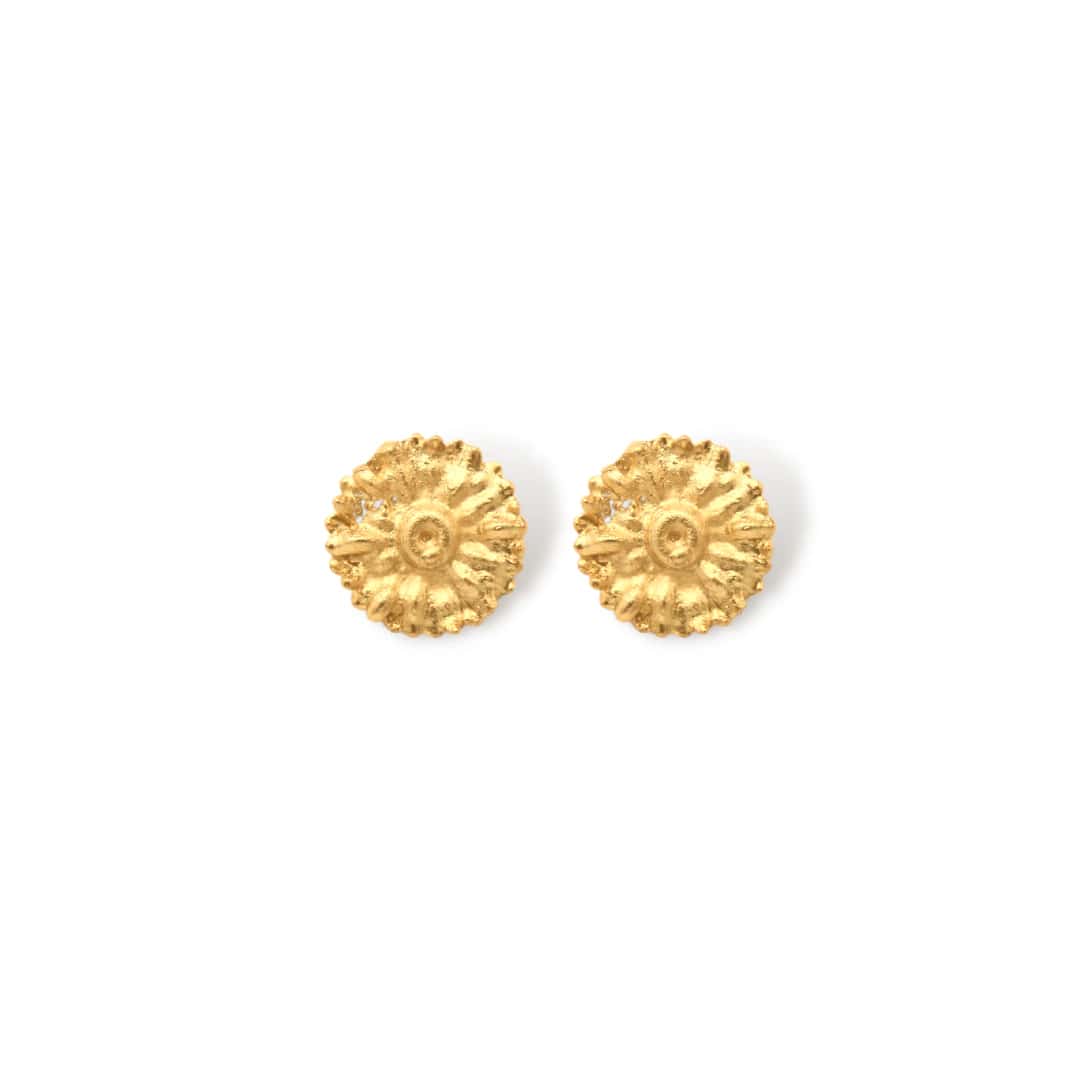 Aretes con flor de margarita pequeña