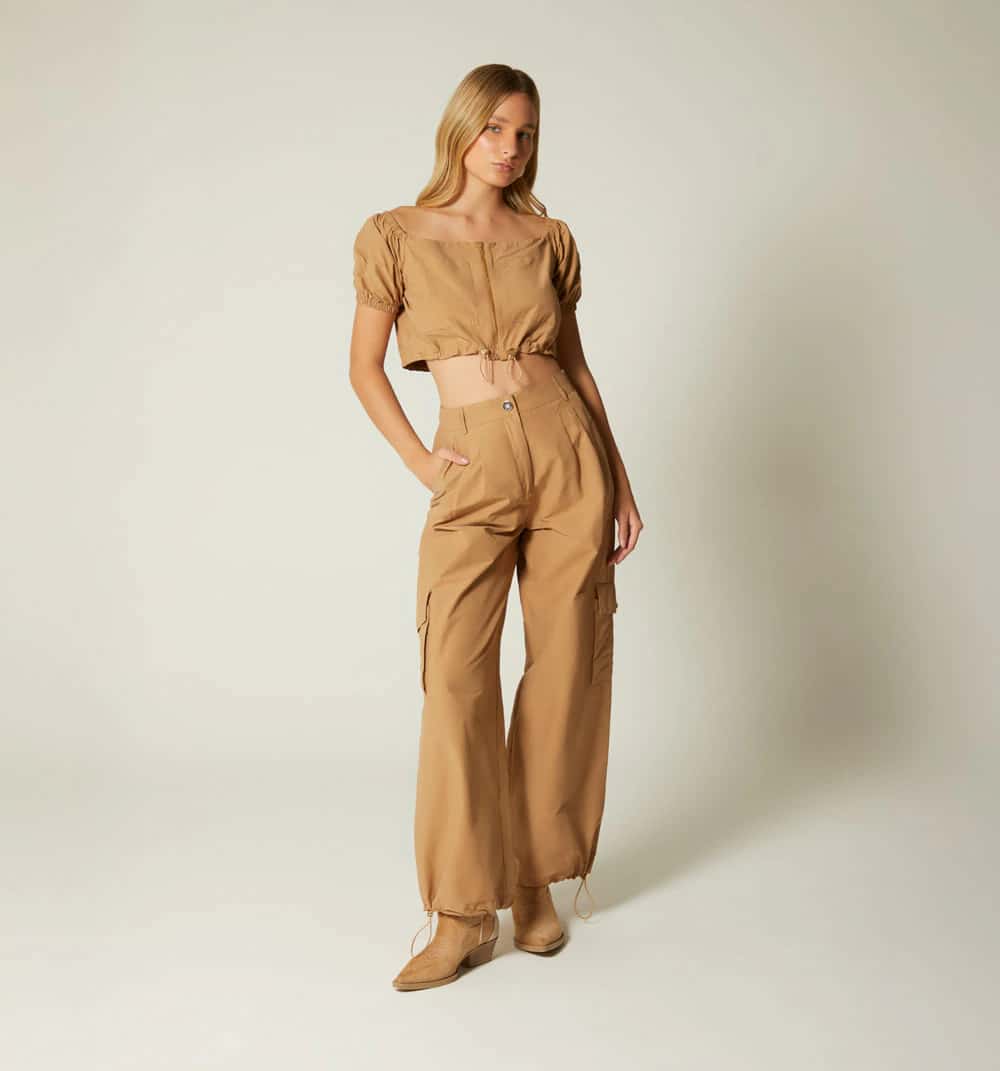 Pantalon palazo tiro alto con bolsillos