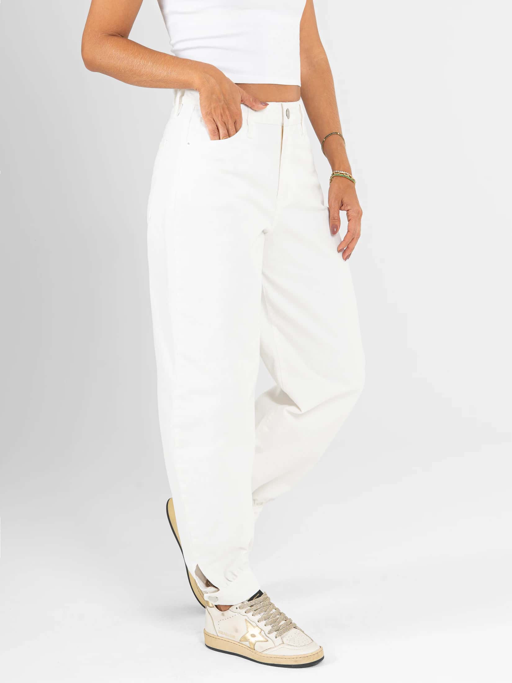 Ref: 0620521 Pantalón baggy cropped, detalle en bota y pretina, rígido, tiro alto, tono ivory. - miniatura 3