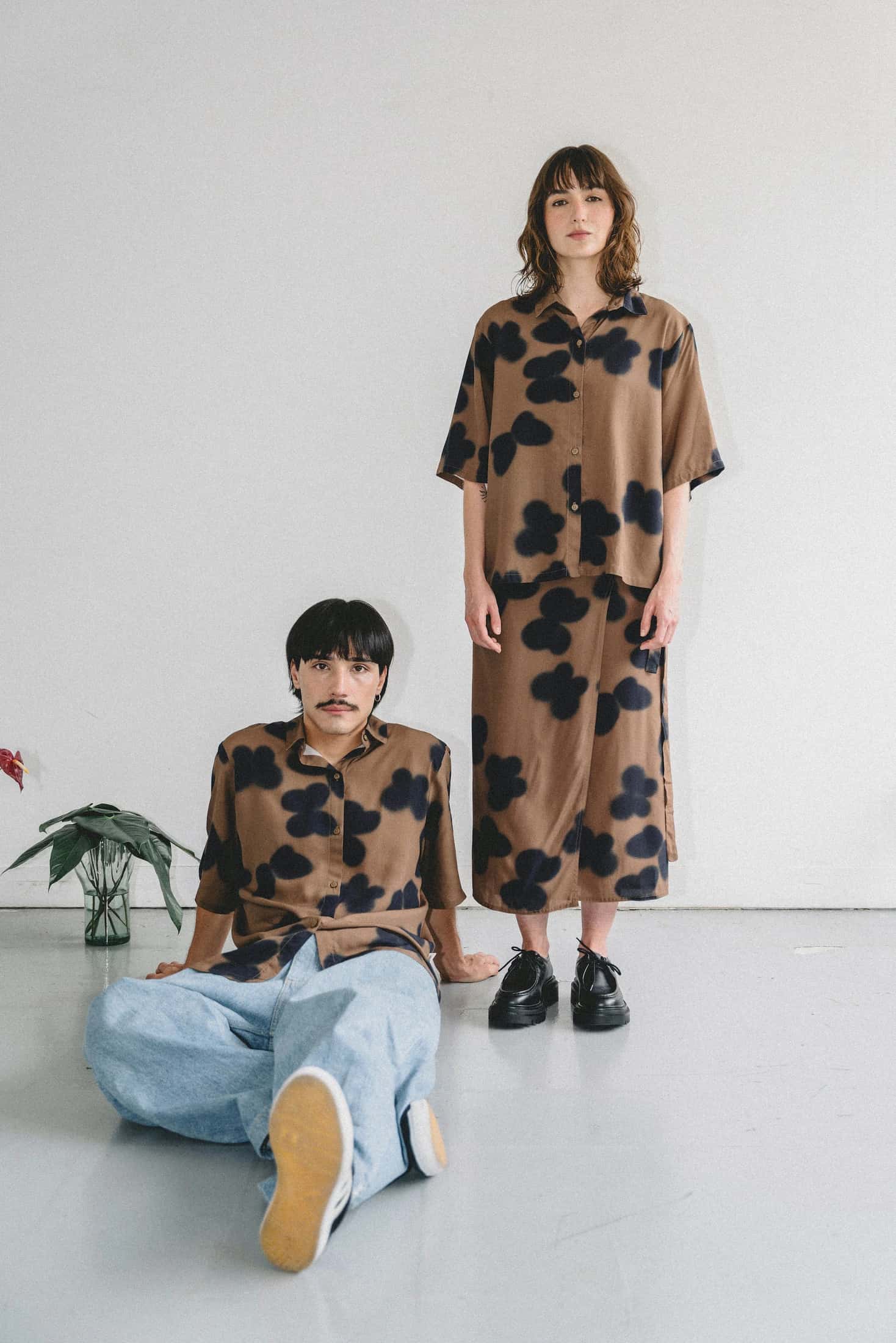 Camisa SOMBRAS café - UNISEX
