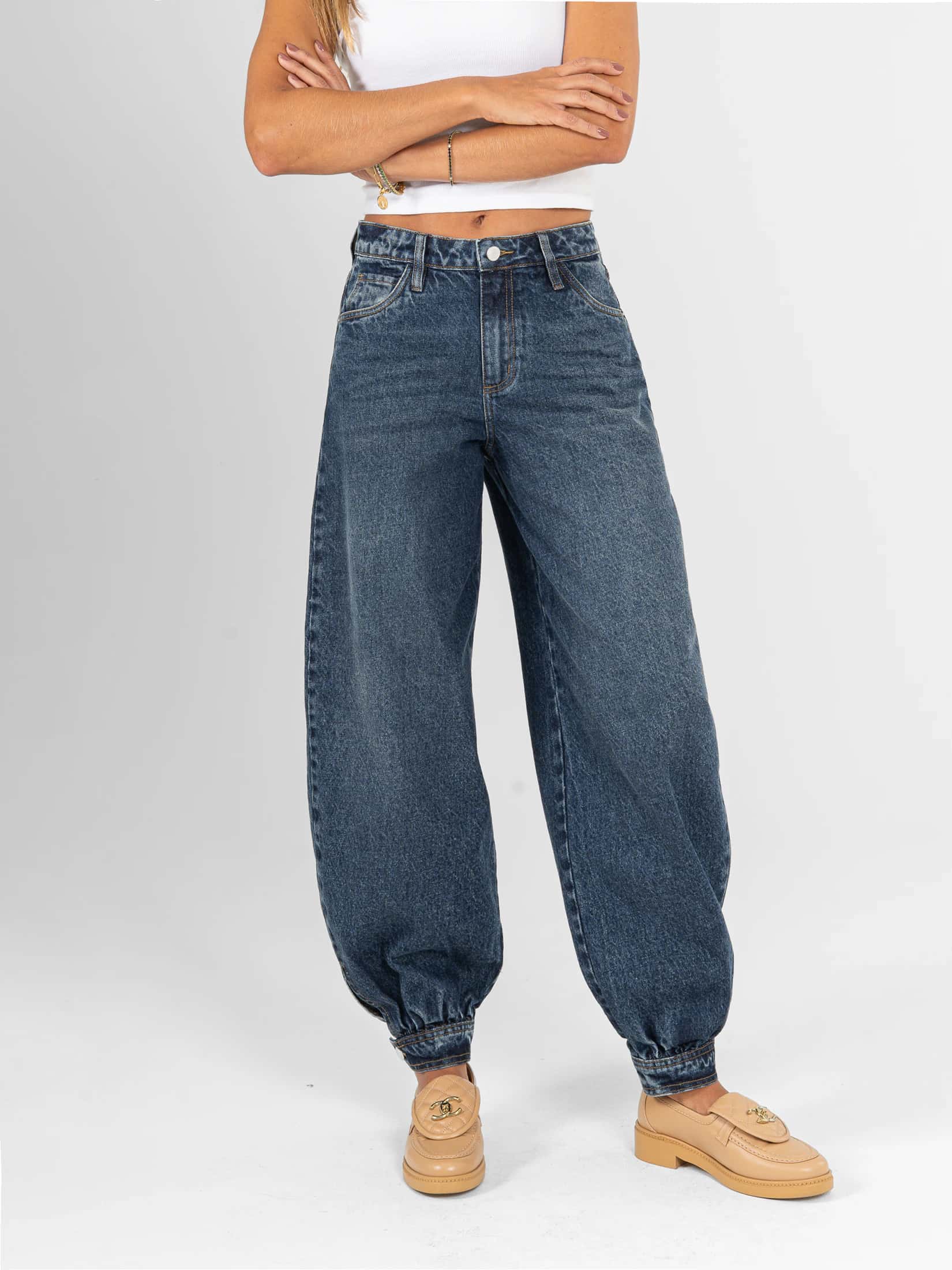 Ref: 066518 Jean baggy cropped, detalle en bota, rígido, tiro alto, tono azul oscuro.