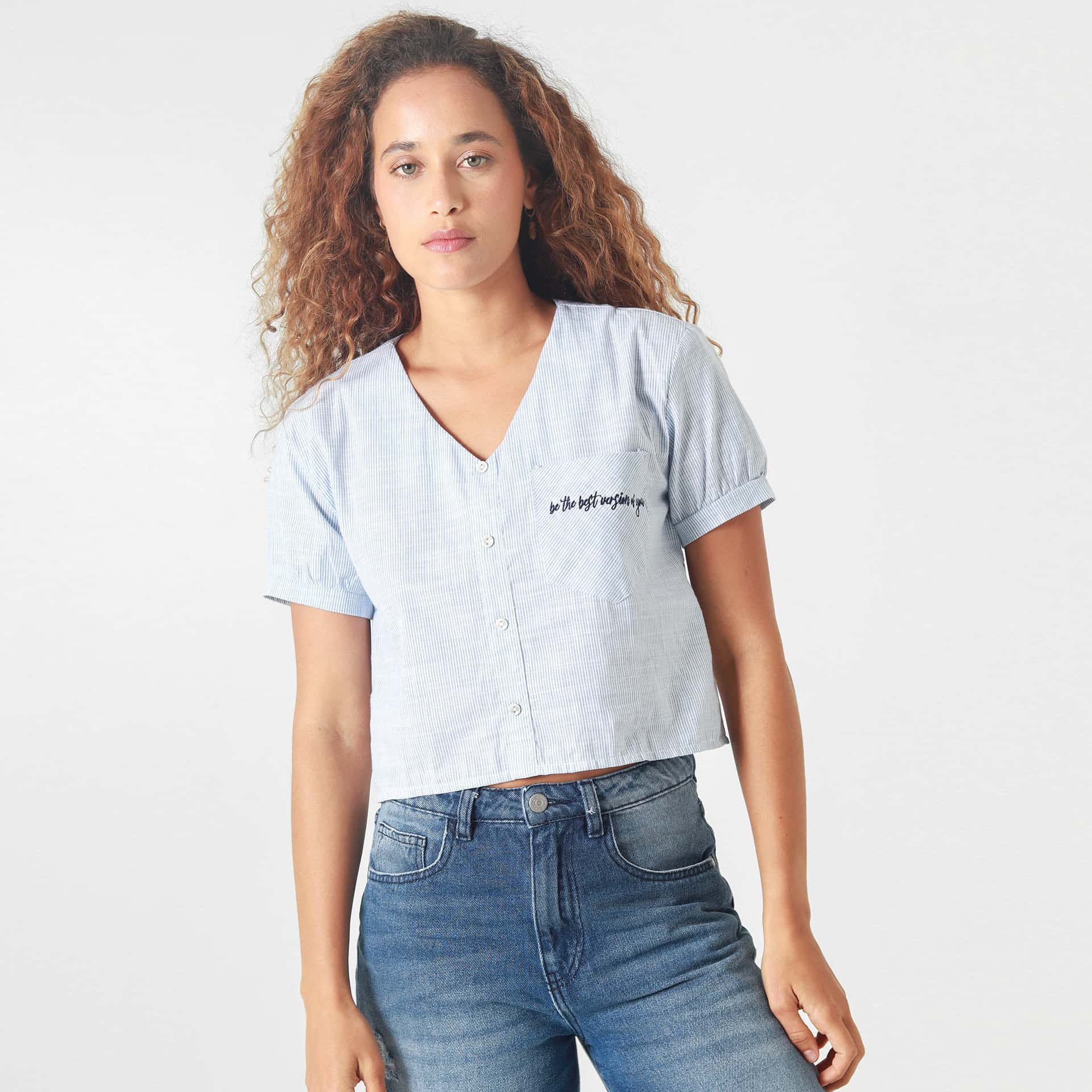Blusa Crop Cuello V Manga Corta