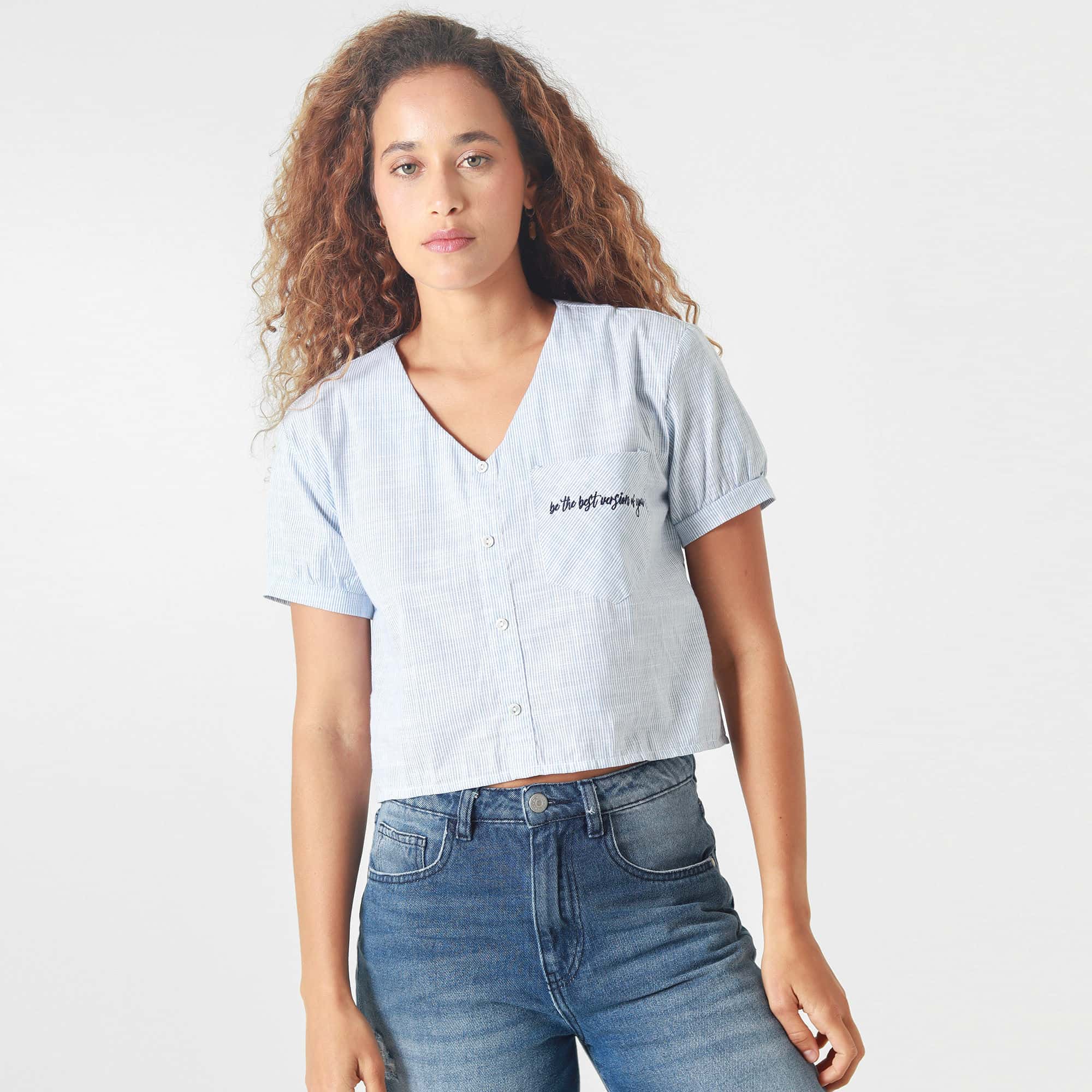 Blusa Crop Cuello V Manga Corta